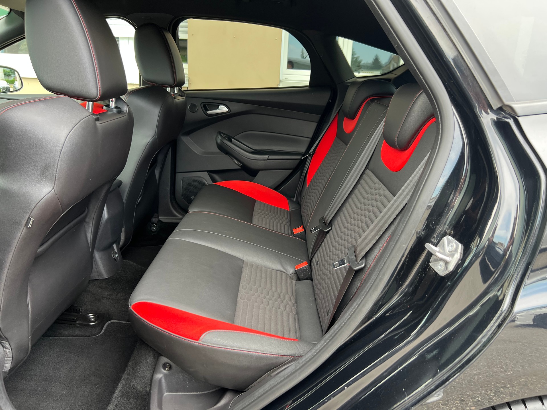 FORD Focus 2.0 SCTi ST-2-image-21