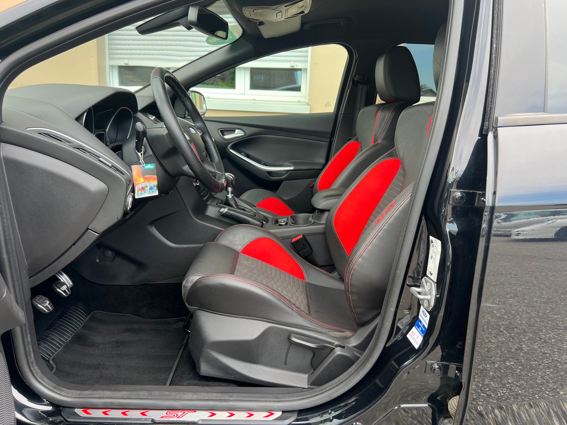 FORD Focus 2.0 SCTi ST-2-image-11