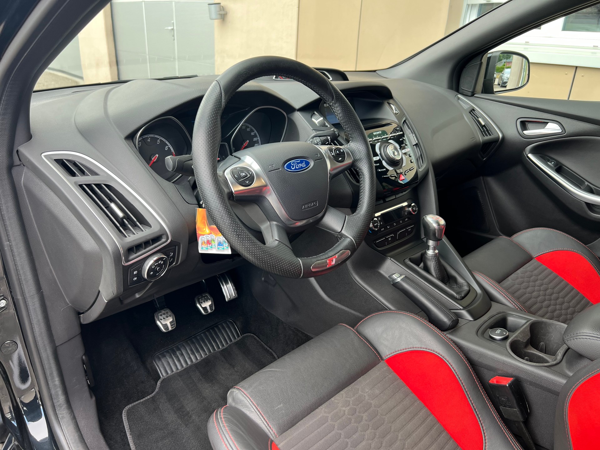 FORD Focus 2.0 SCTi ST-2-image-12