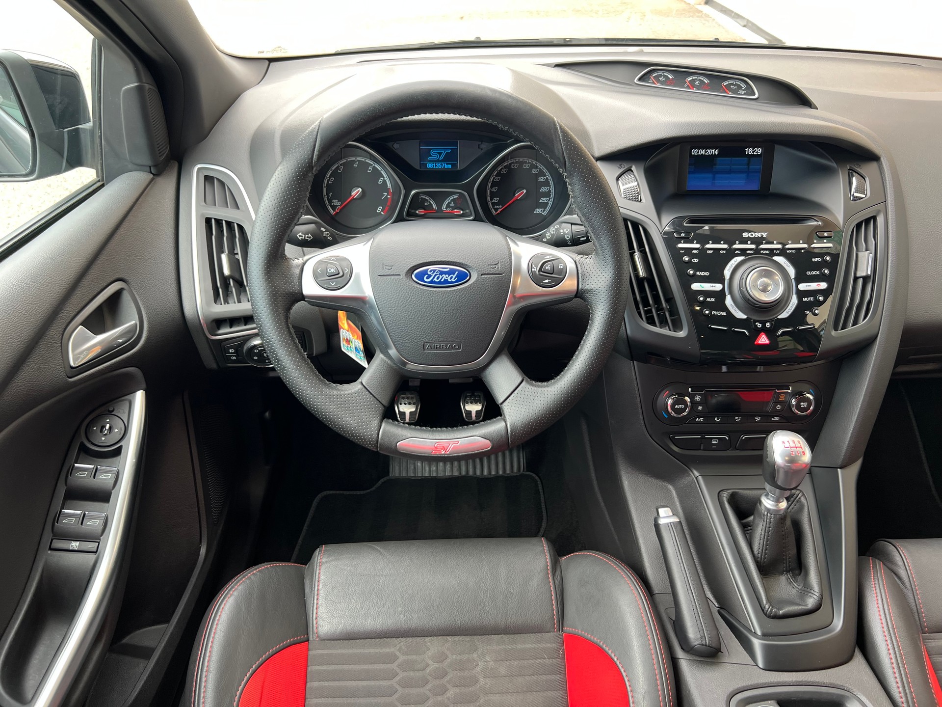 FORD Focus 2.0 SCTi ST-2-image-15