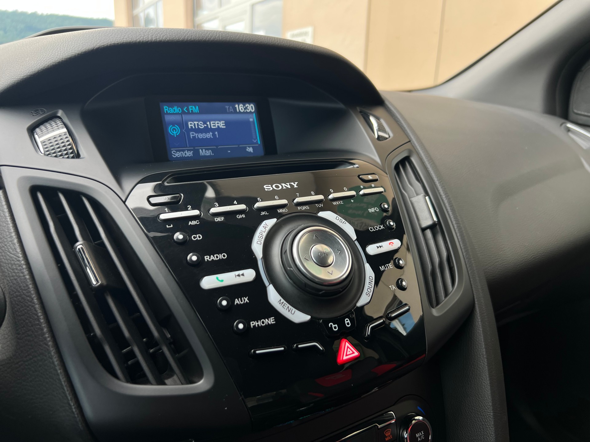 FORD Focus 2.0 SCTi ST-2-image-18
