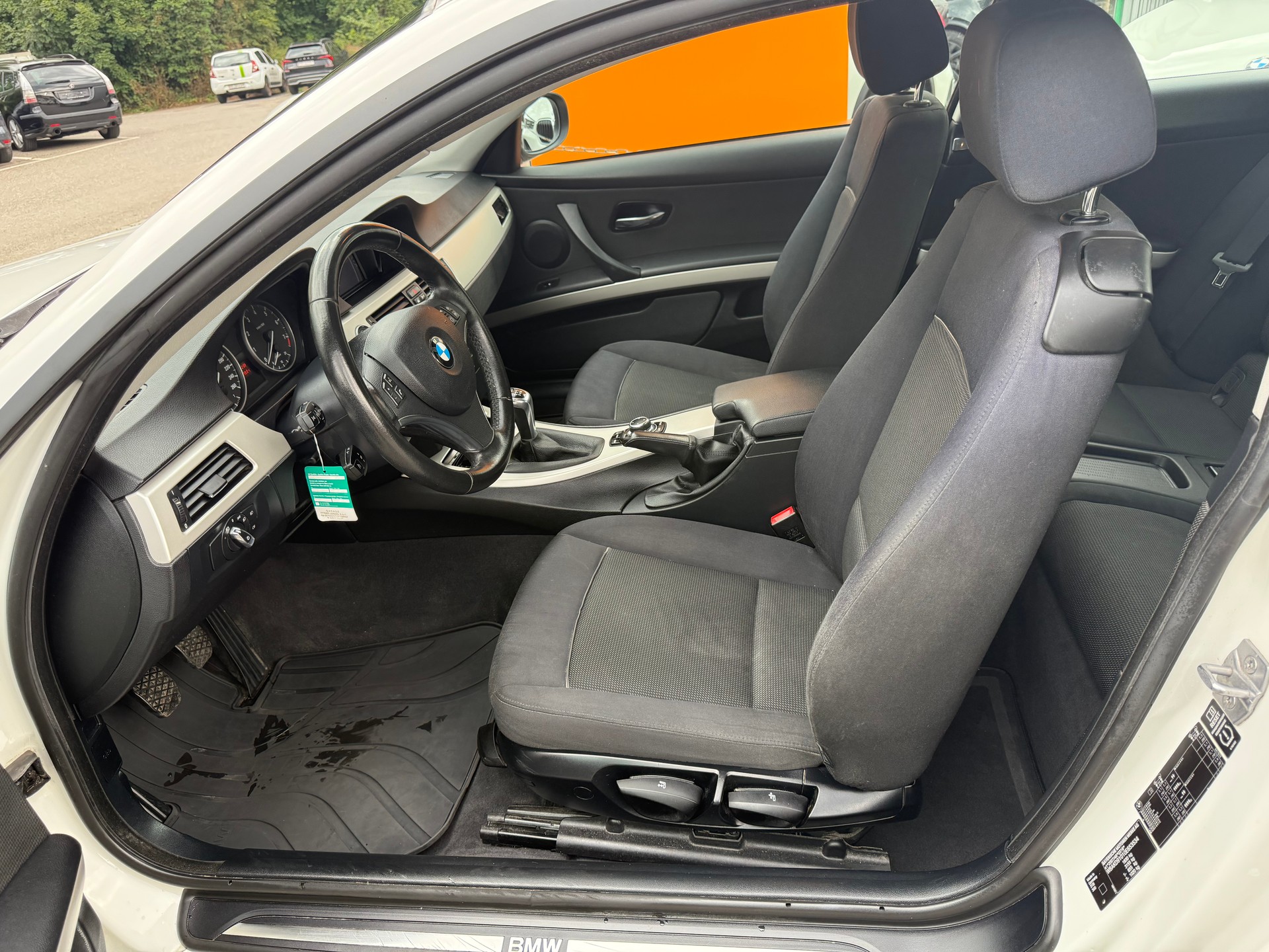 BMW 318i-image-4