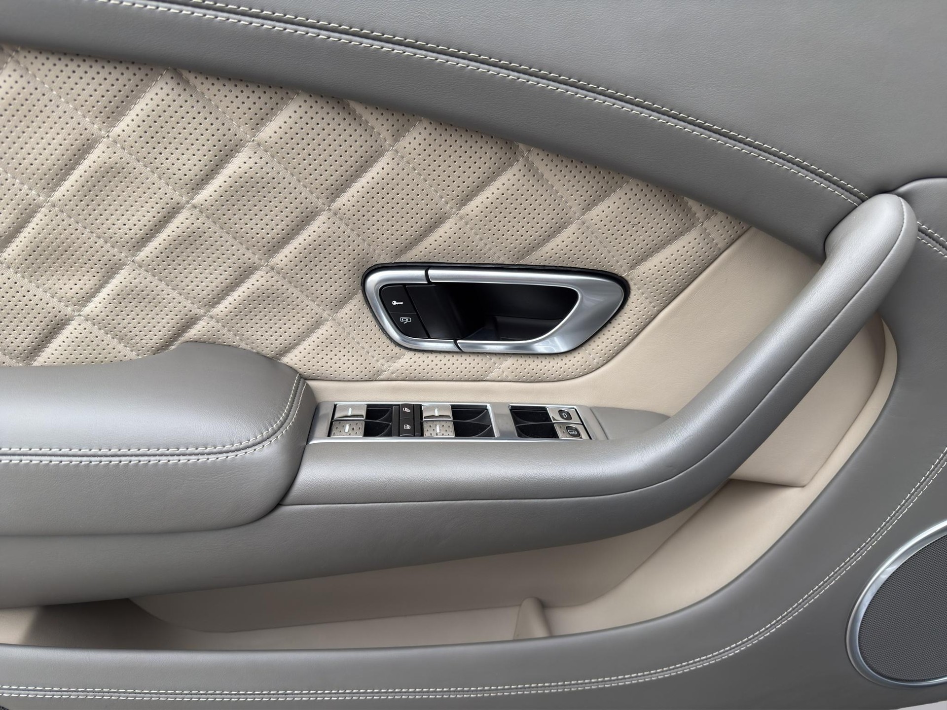 BENTLEY Continental GT 4.0 V8 S 527PS-image-8