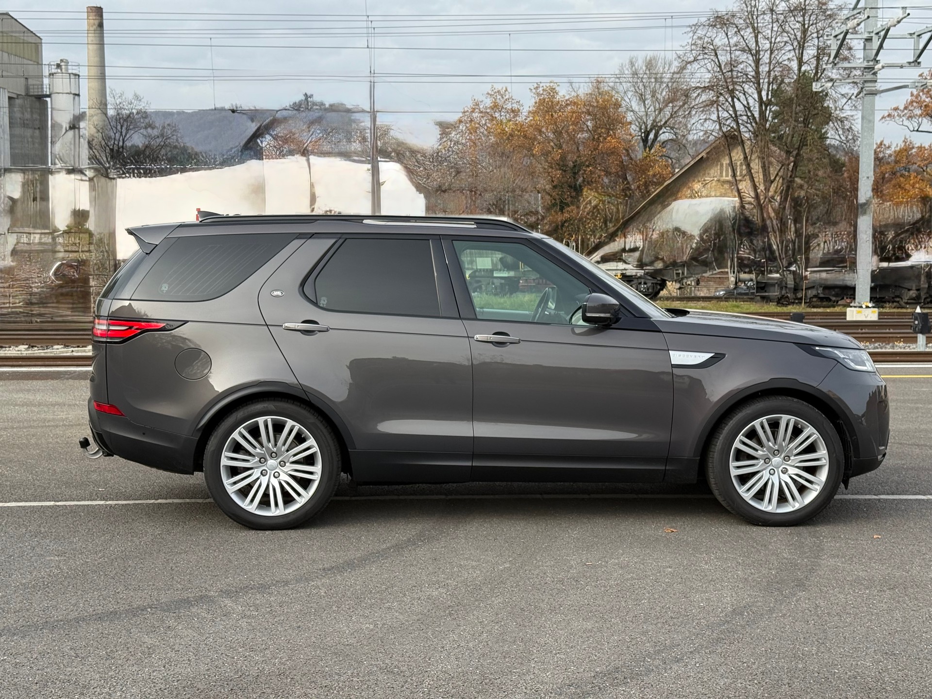 LAND ROVER Discovery 3.0 Si6 HSE Luxury Automatic-image-5