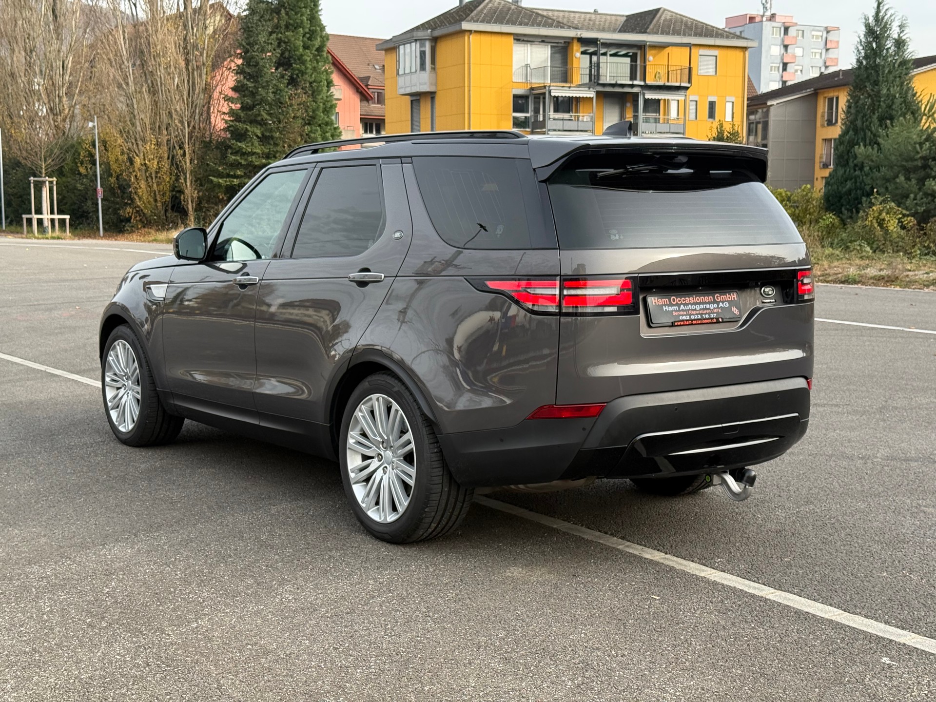 LAND ROVER Discovery 3.0 Si6 HSE Luxury Automatic-image-3