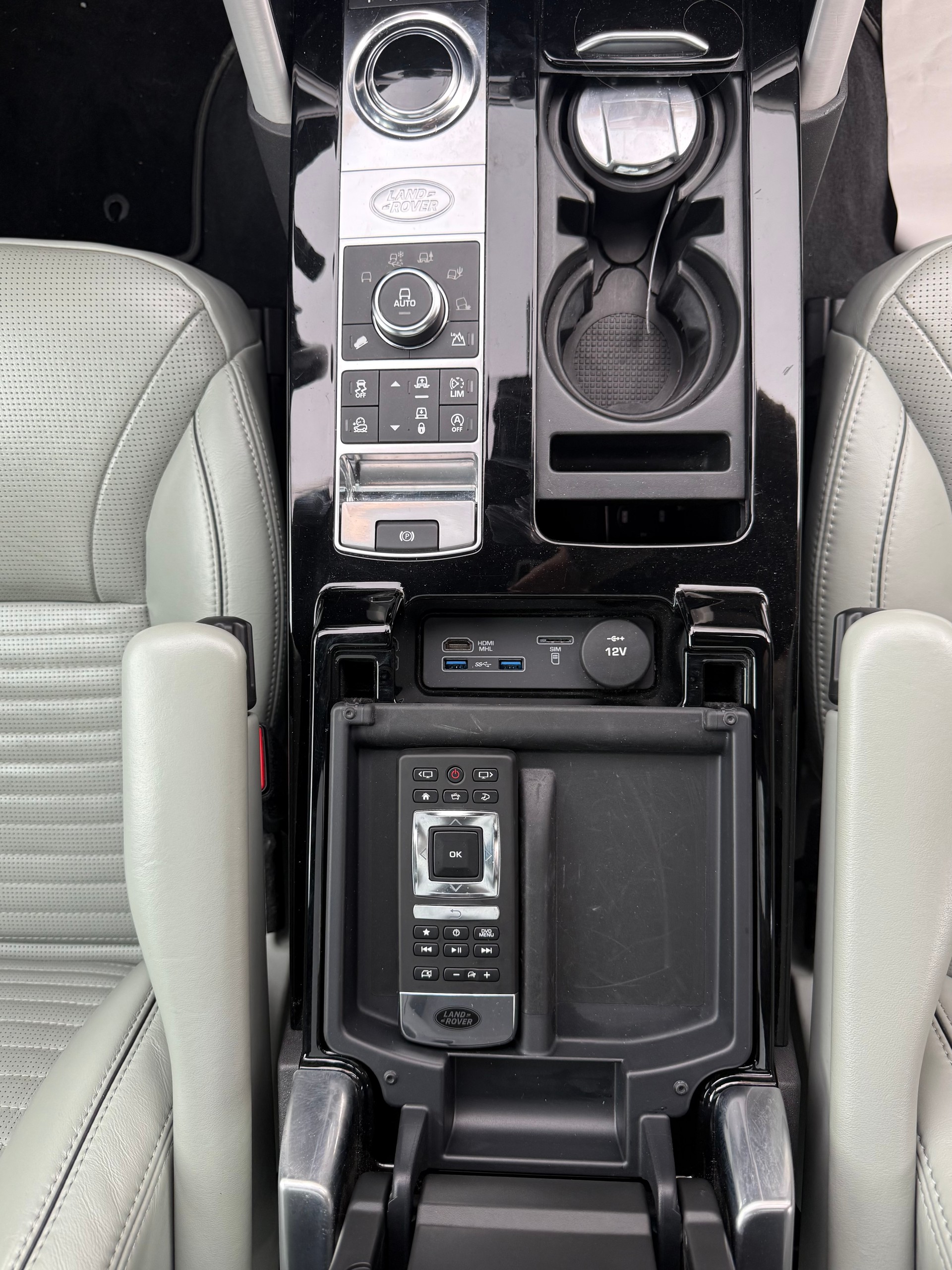 LAND ROVER Discovery 3.0 Si6 HSE Luxury Automatic-image-13