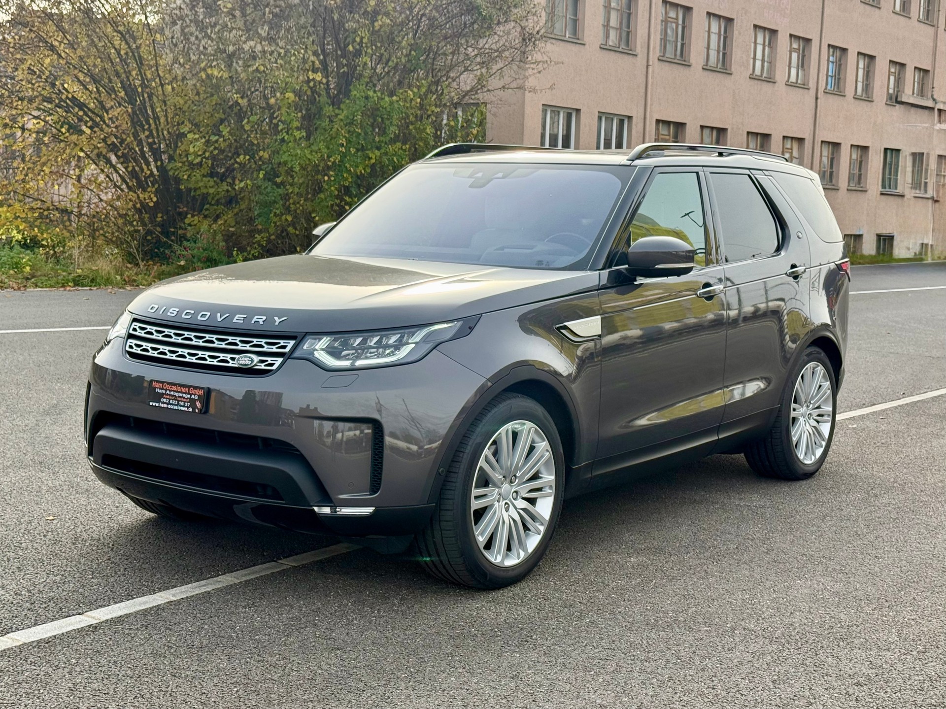 LAND ROVER Discovery 3.0 Si6 HSE Luxury Automatic-image-1
