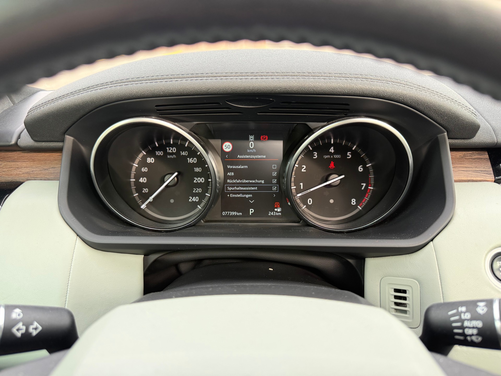 LAND ROVER Discovery 3.0 Si6 HSE Luxury Automatic-image-11