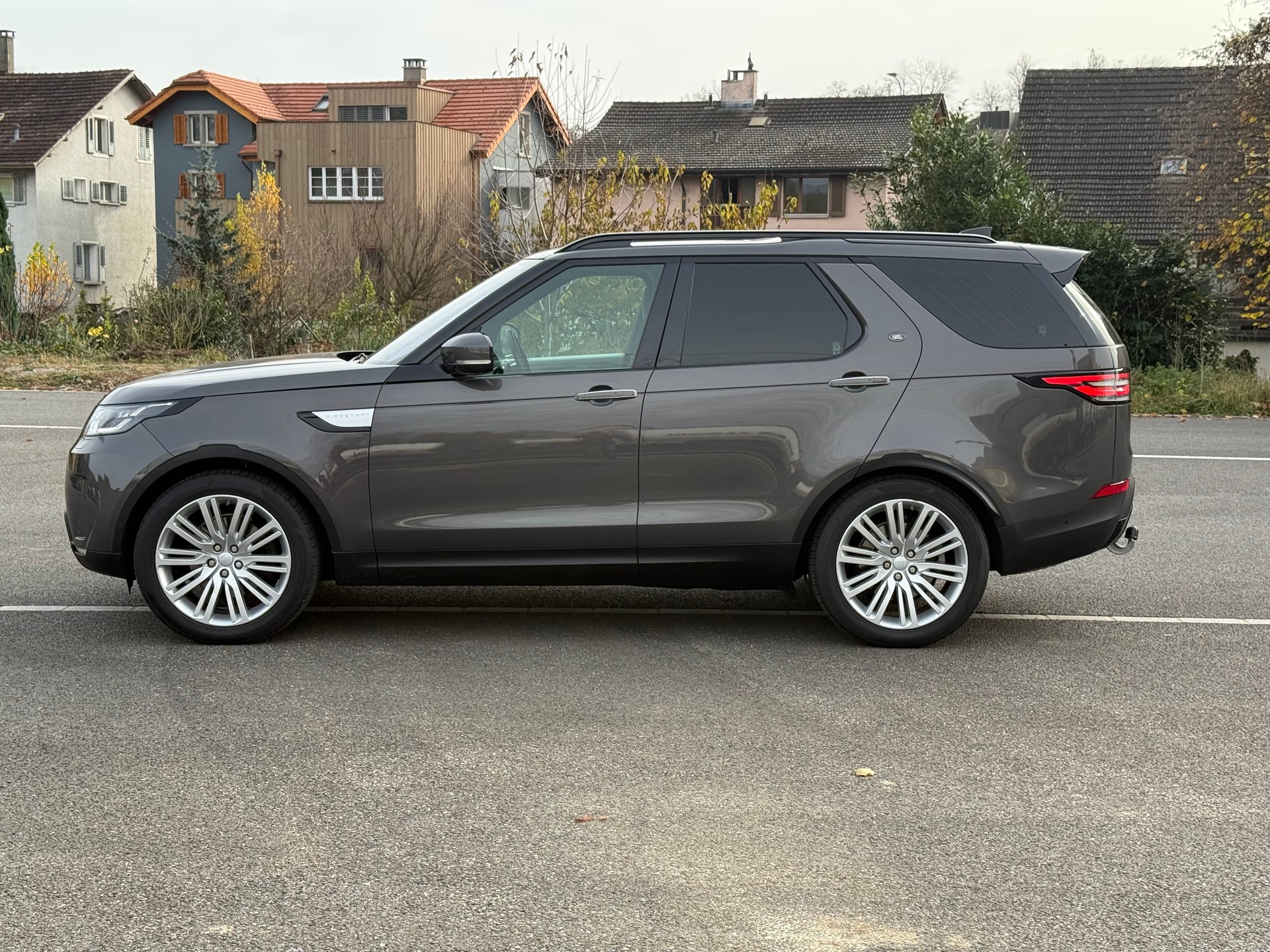 LAND ROVER Discovery 3.0 Si6 HSE Luxury Automatic-image-2
