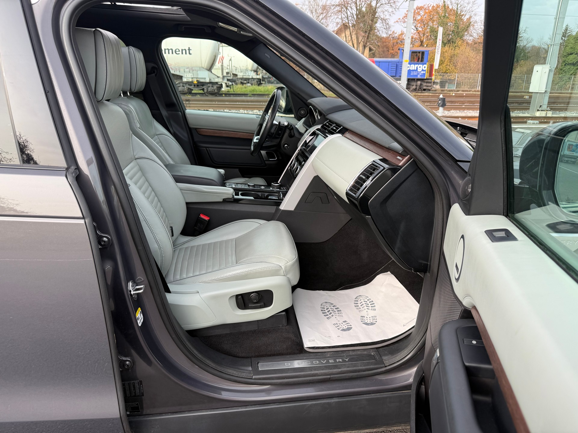 LAND ROVER Discovery 3.0 Si6 HSE Luxury Automatic-image-15