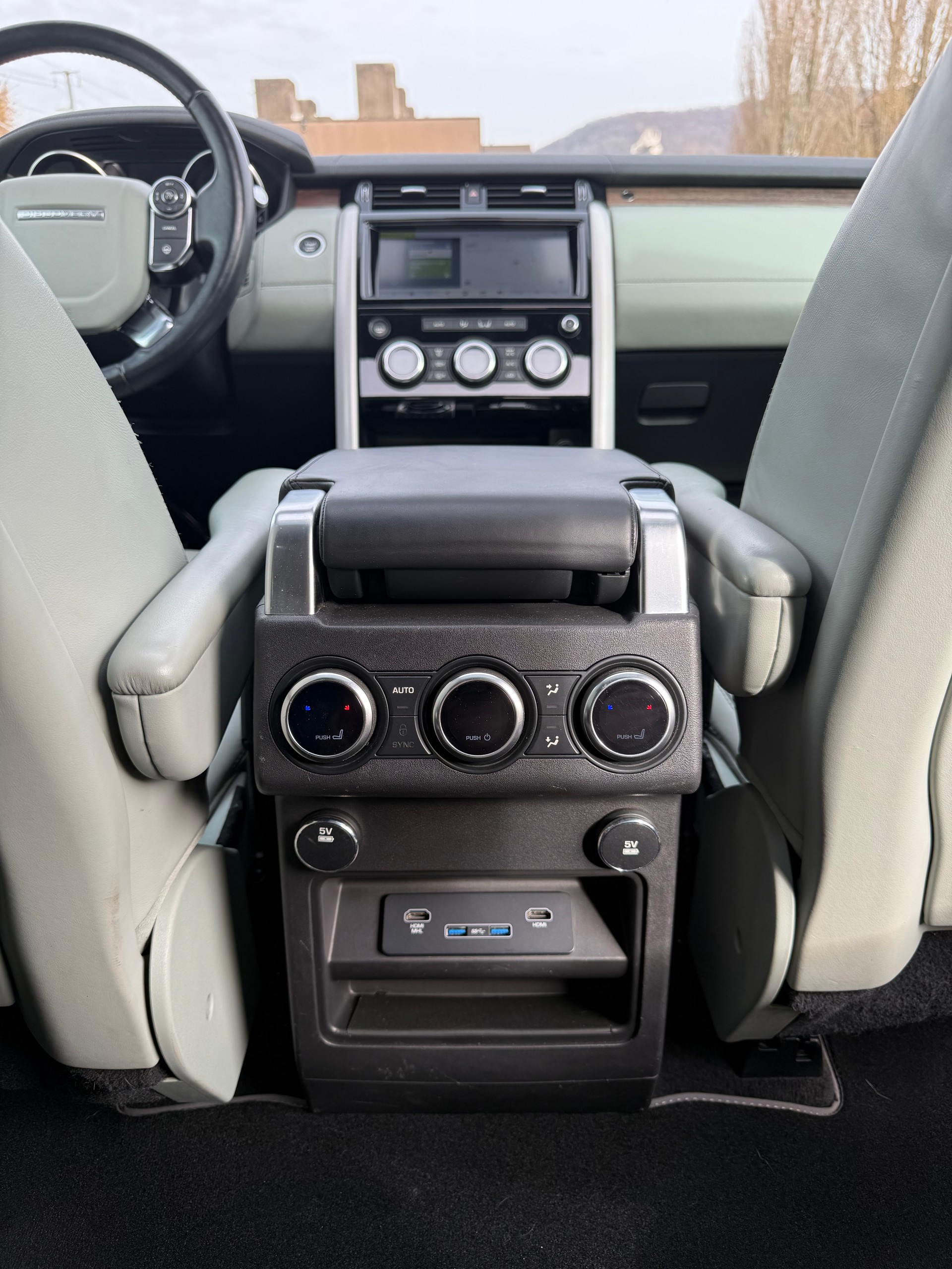 LAND ROVER Discovery 3.0 Si6 HSE Luxury Automatic-image-17
