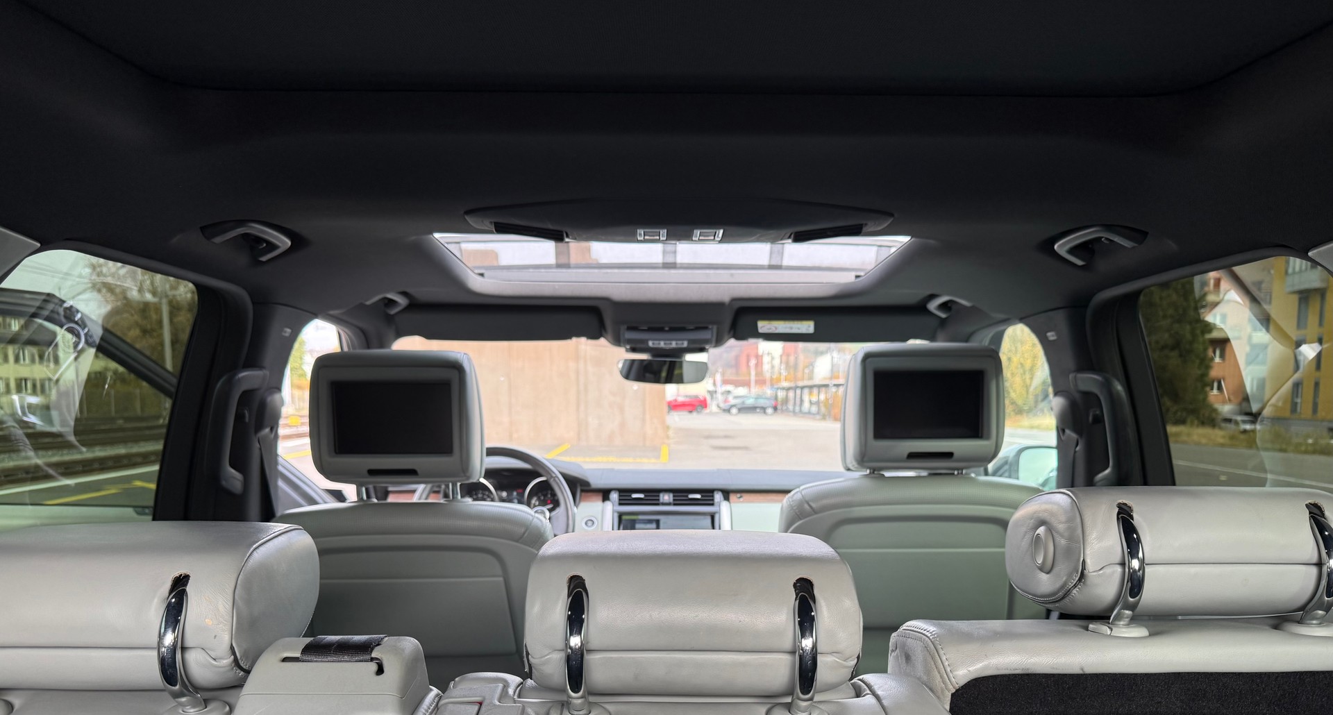 LAND ROVER Discovery 3.0 Si6 HSE Luxury Automatic-image-7