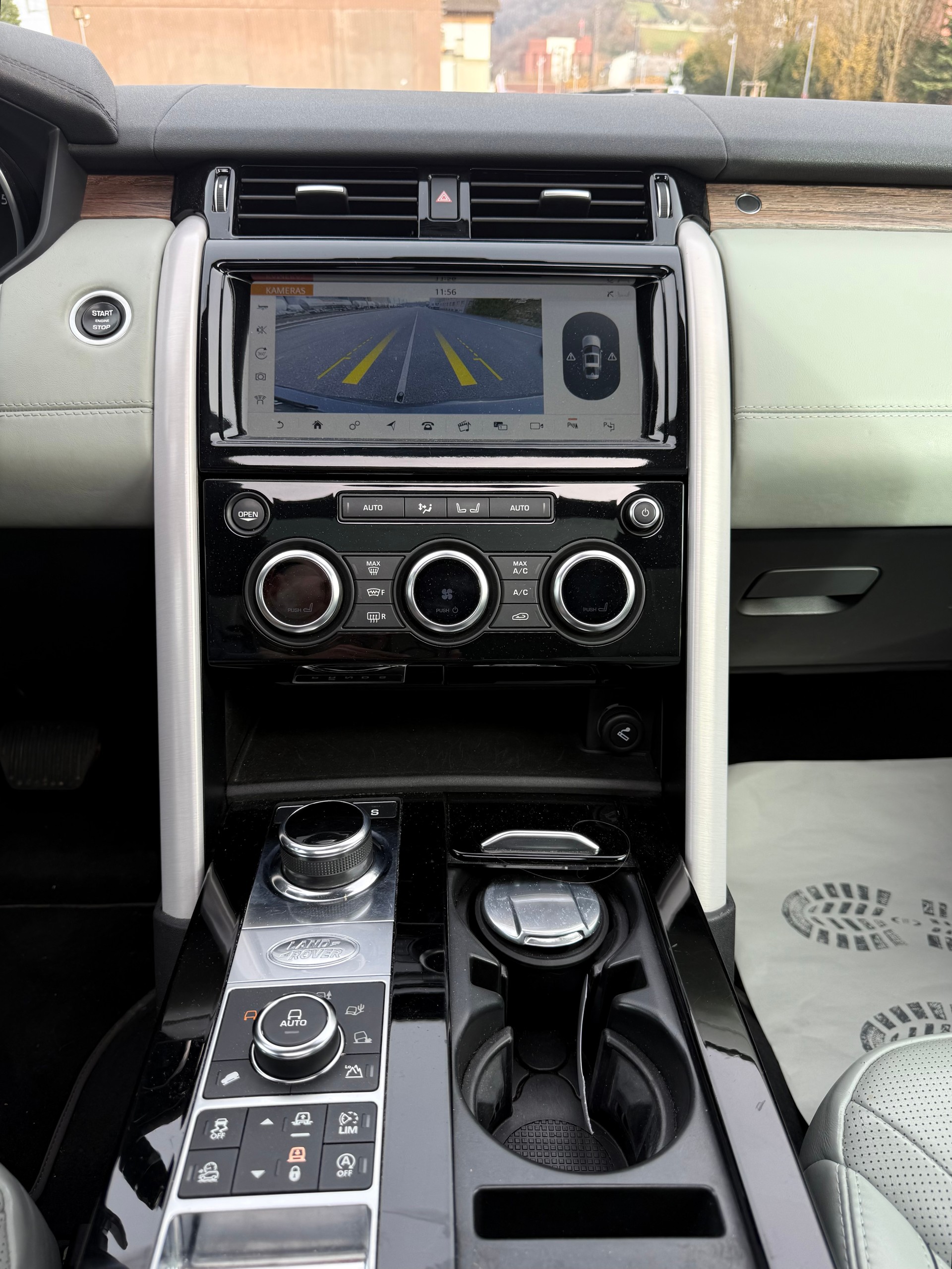LAND ROVER Discovery 3.0 Si6 HSE Luxury Automatic-image-9