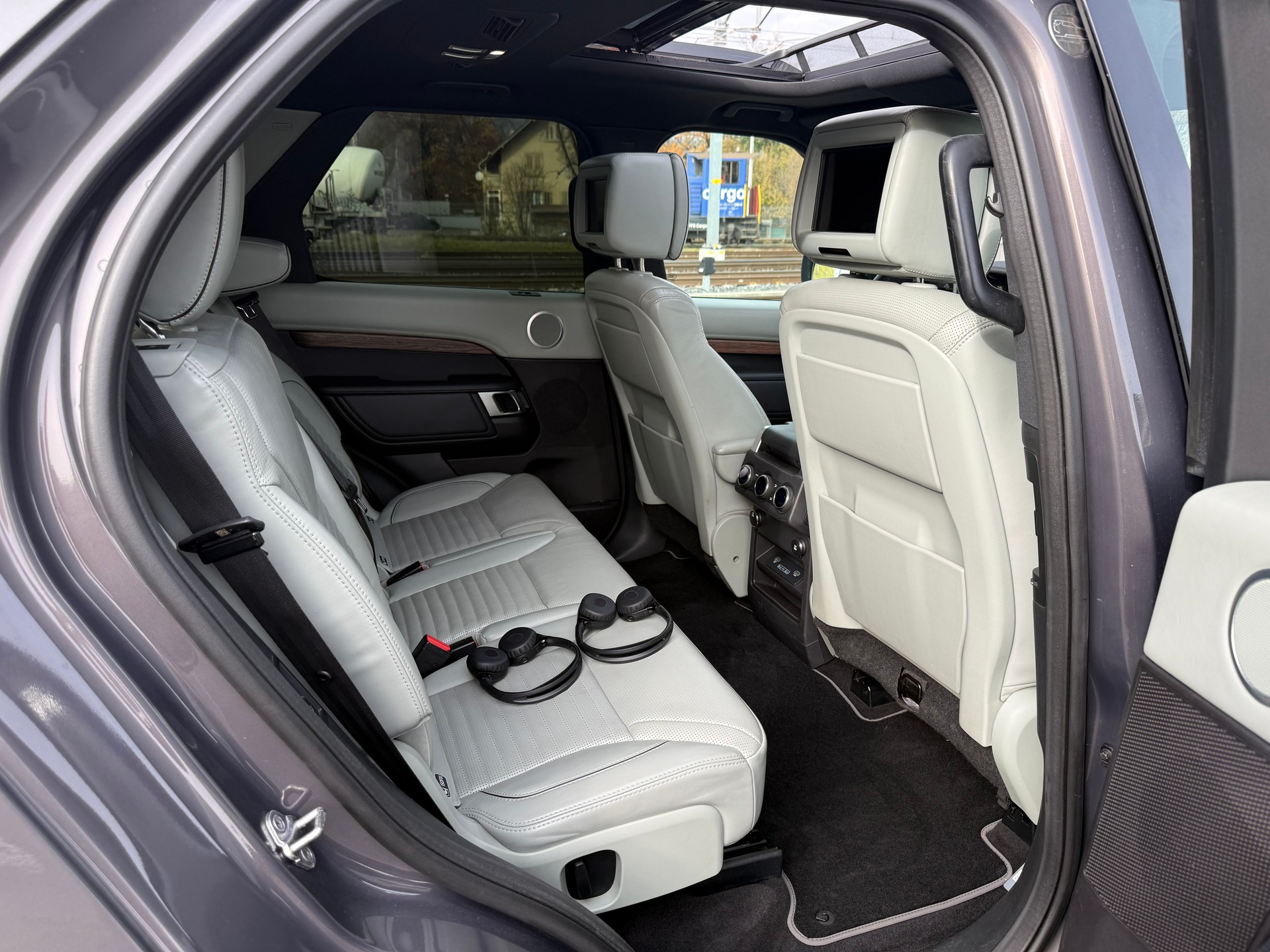 LAND ROVER Discovery 3.0 Si6 HSE Luxury Automatic-image-16