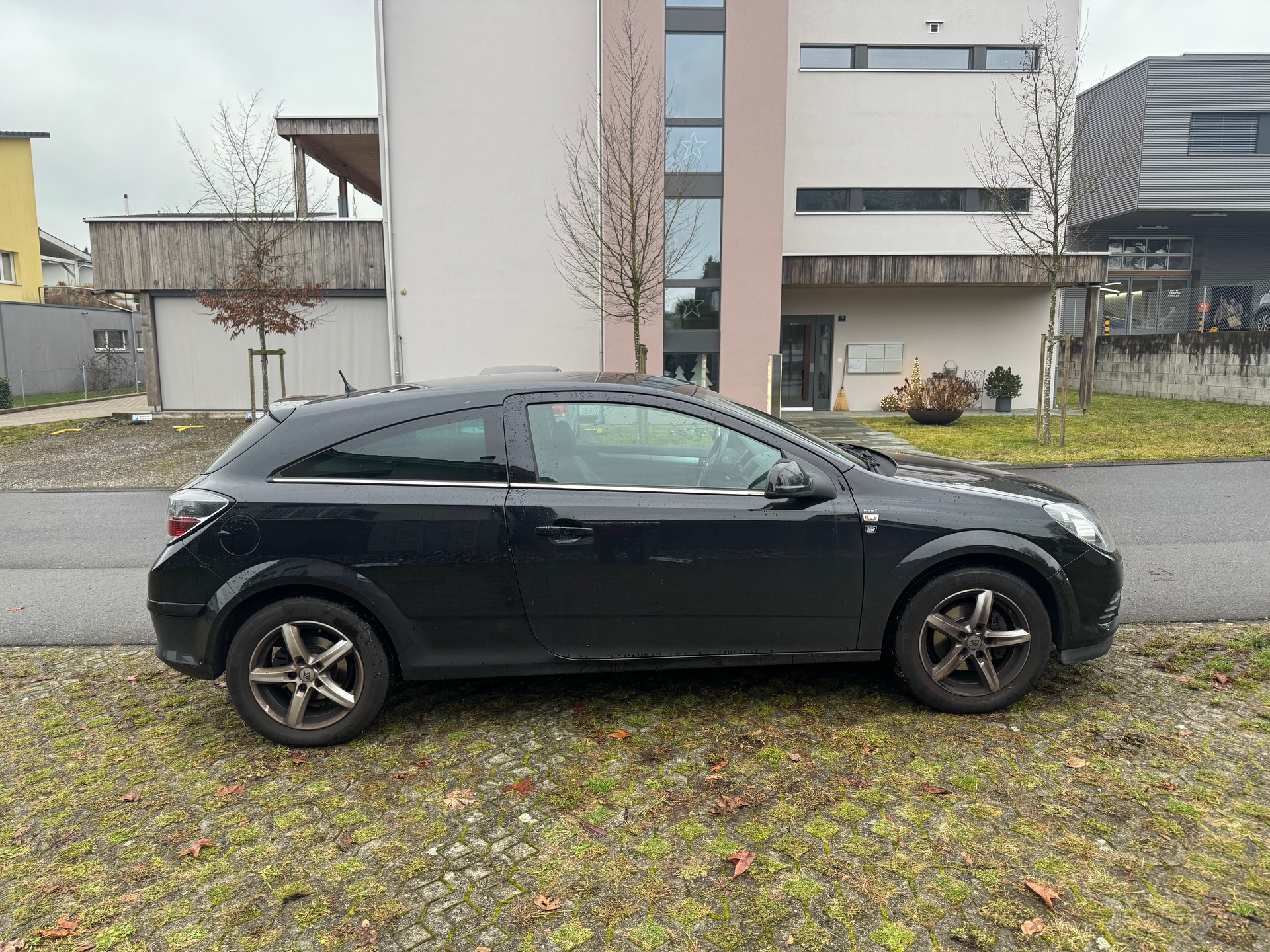 OPEL Astra GTC 1.6i 16V Anniversary Edition-image-2