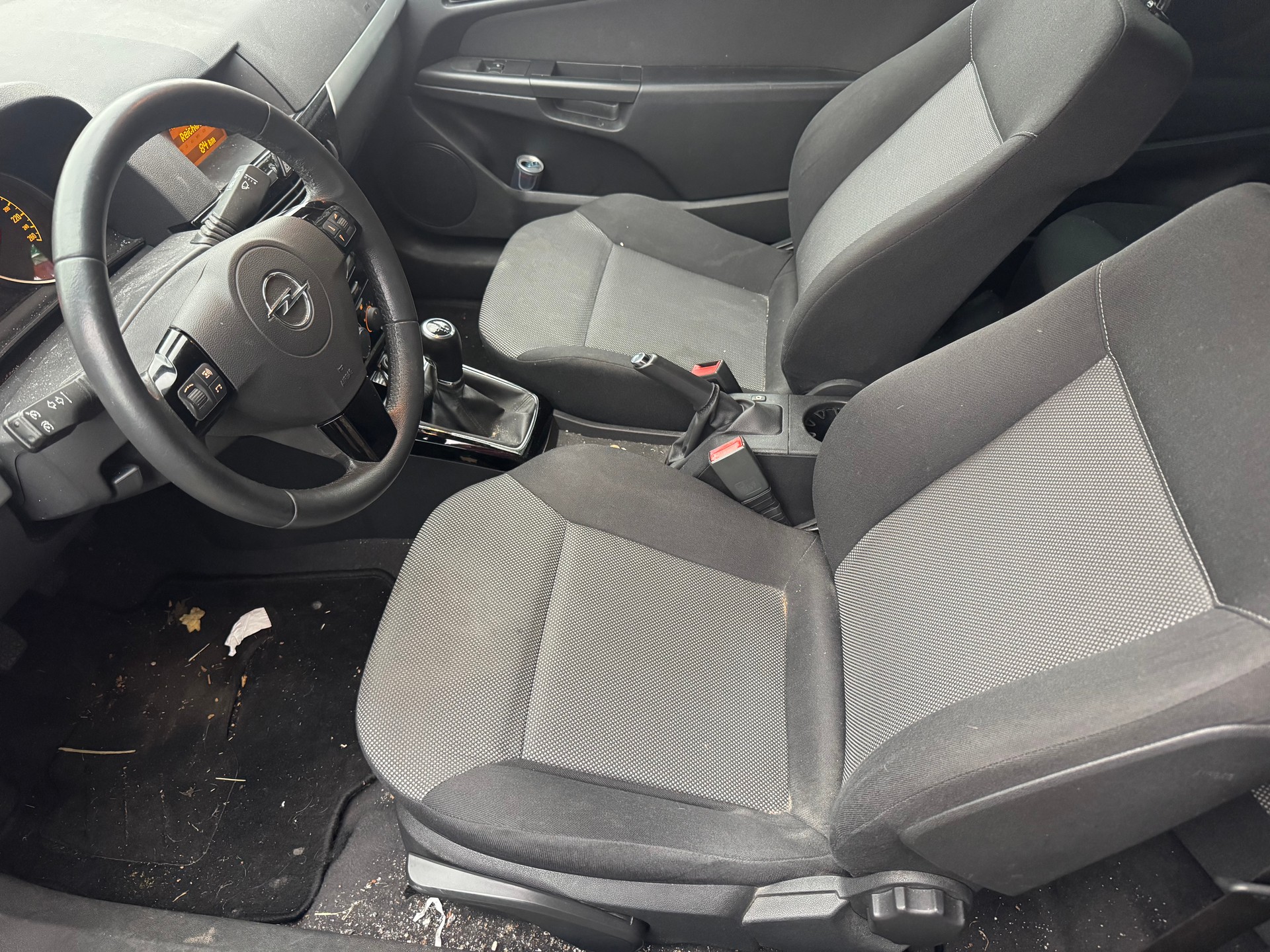 OPEL Astra GTC 1.6i 16V Anniversary Edition-image-5