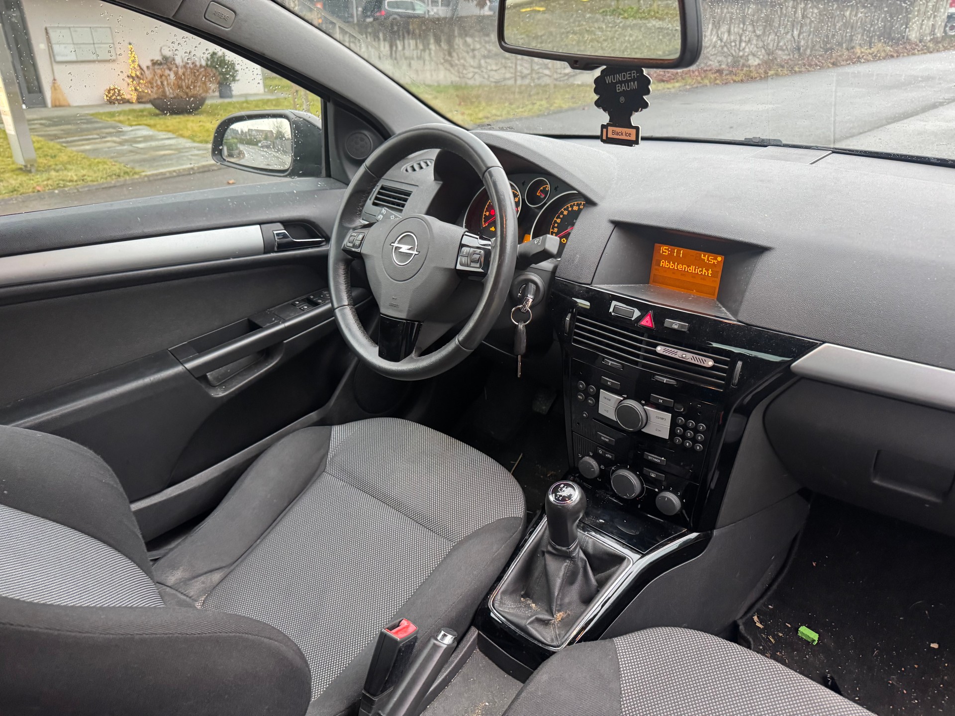 OPEL Astra GTC 1.6i 16V Anniversary Edition-image-4