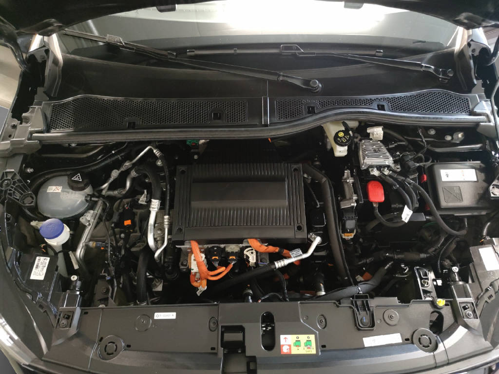 PEUGEOT 208 e-Allure-image-8