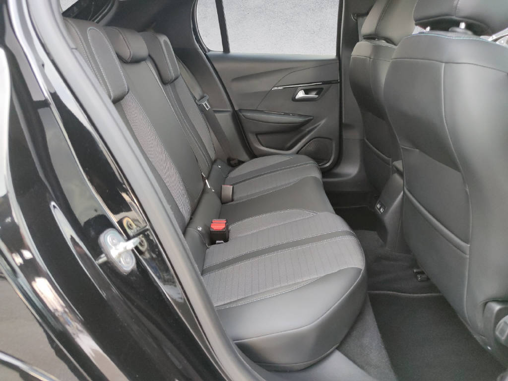 PEUGEOT 208 e-Allure-image-12