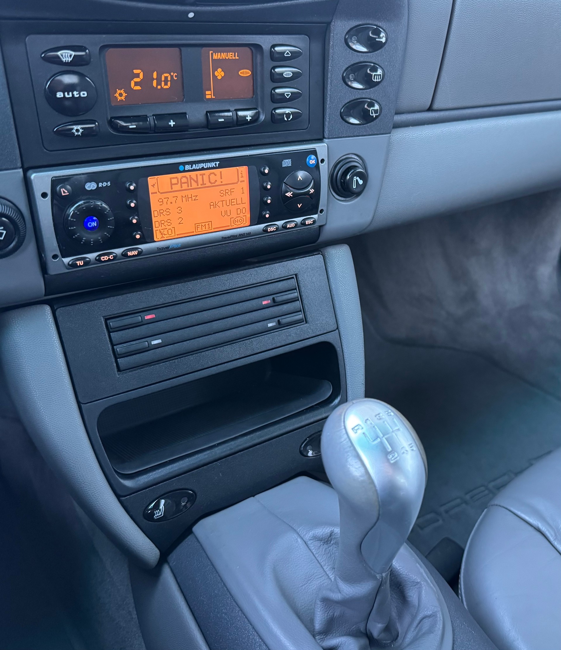 PORSCHE 911 Carrera-image-14