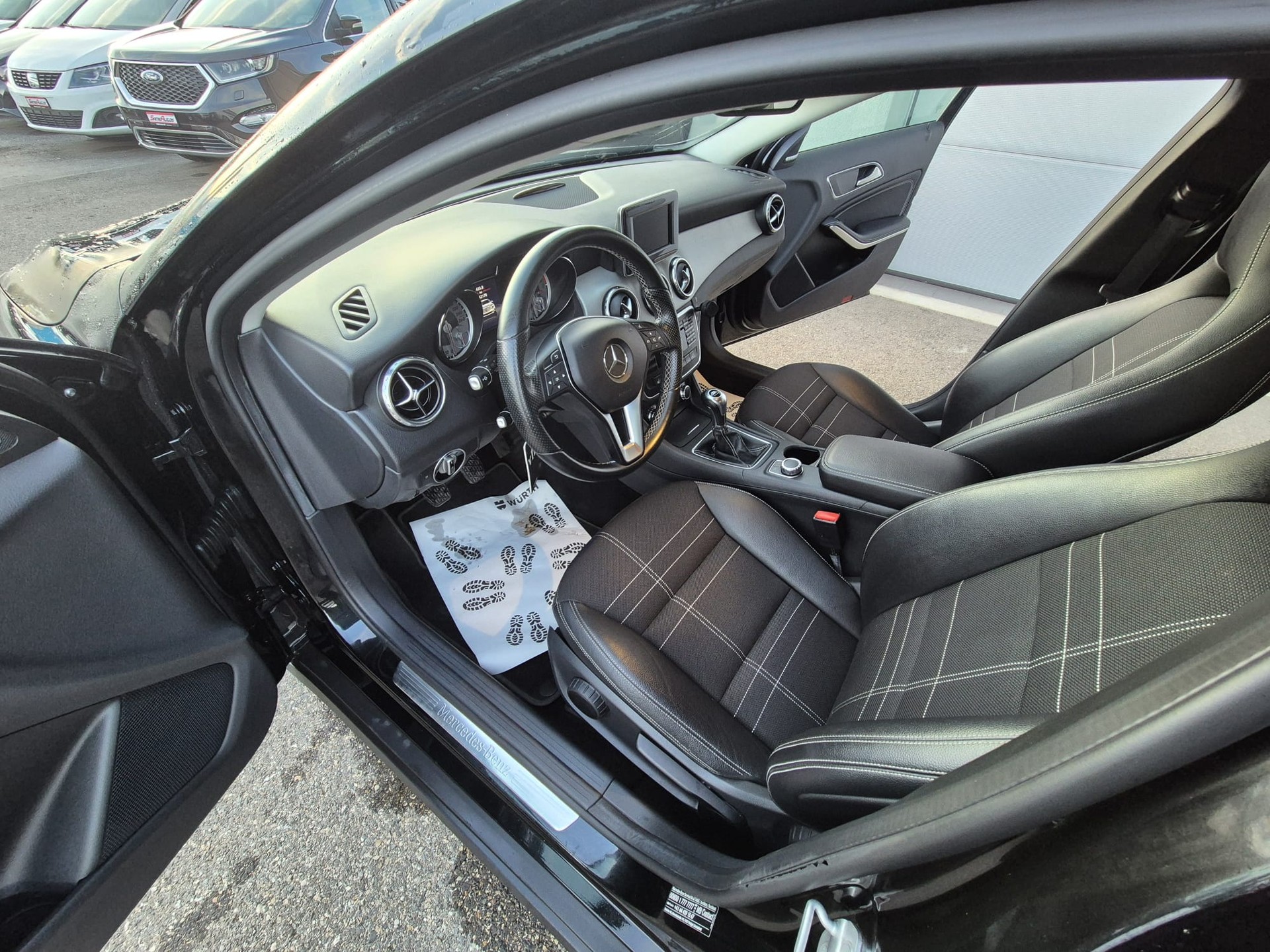 MERCEDES-BENZ GLA 200-image-6