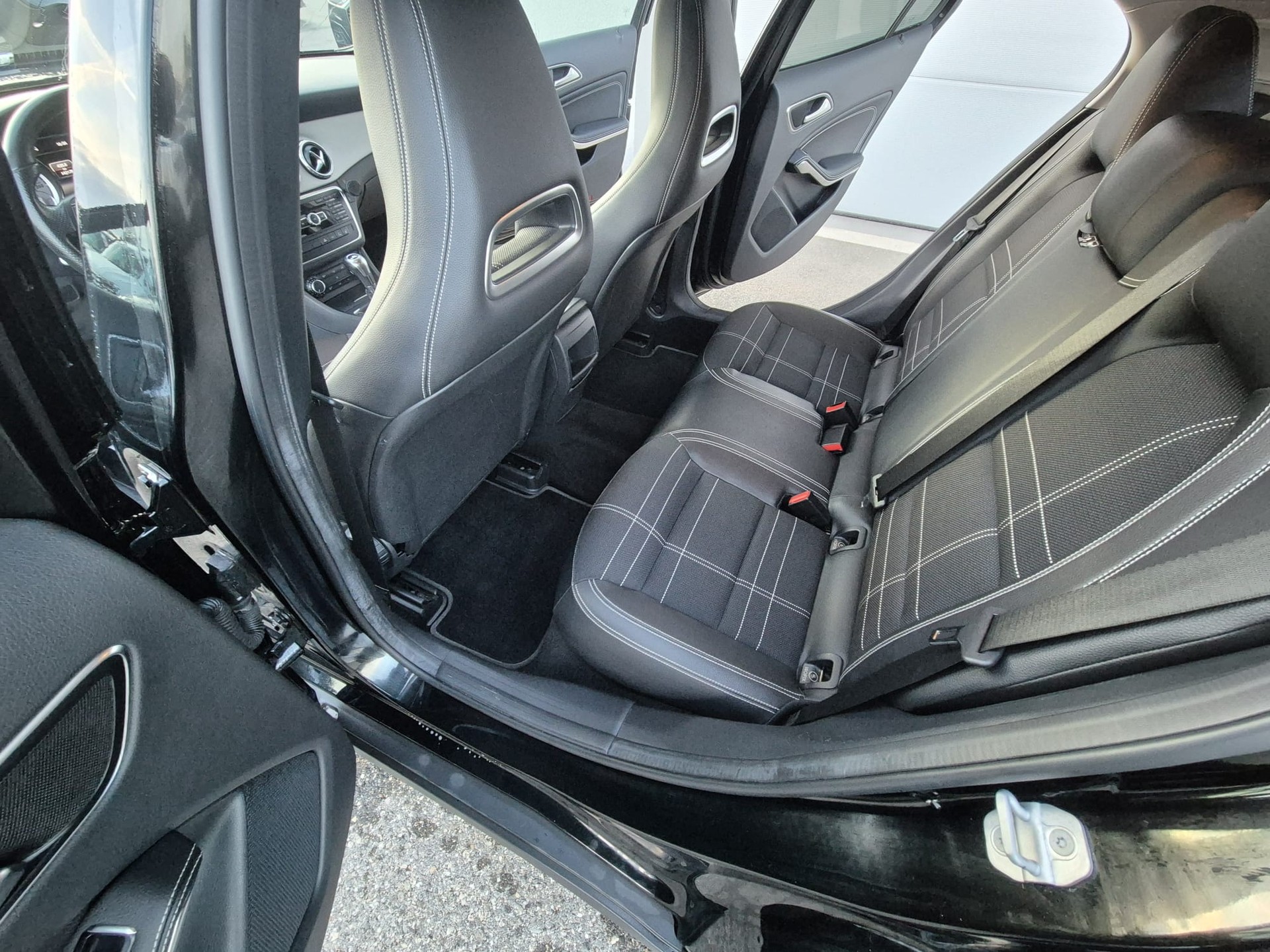 MERCEDES-BENZ GLA 200-image-9