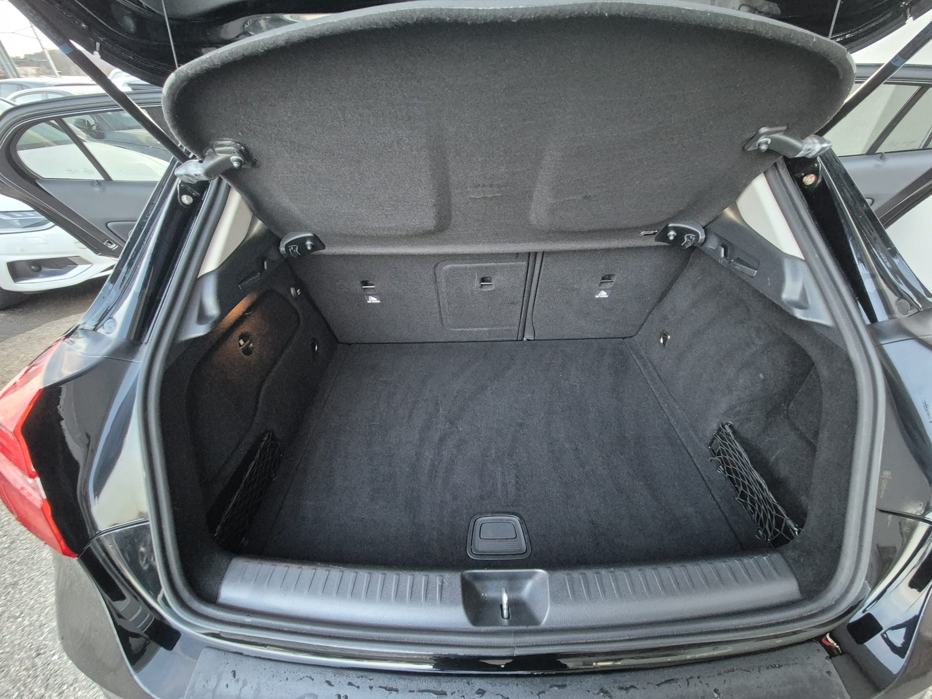 MERCEDES-BENZ GLA 200-image-11