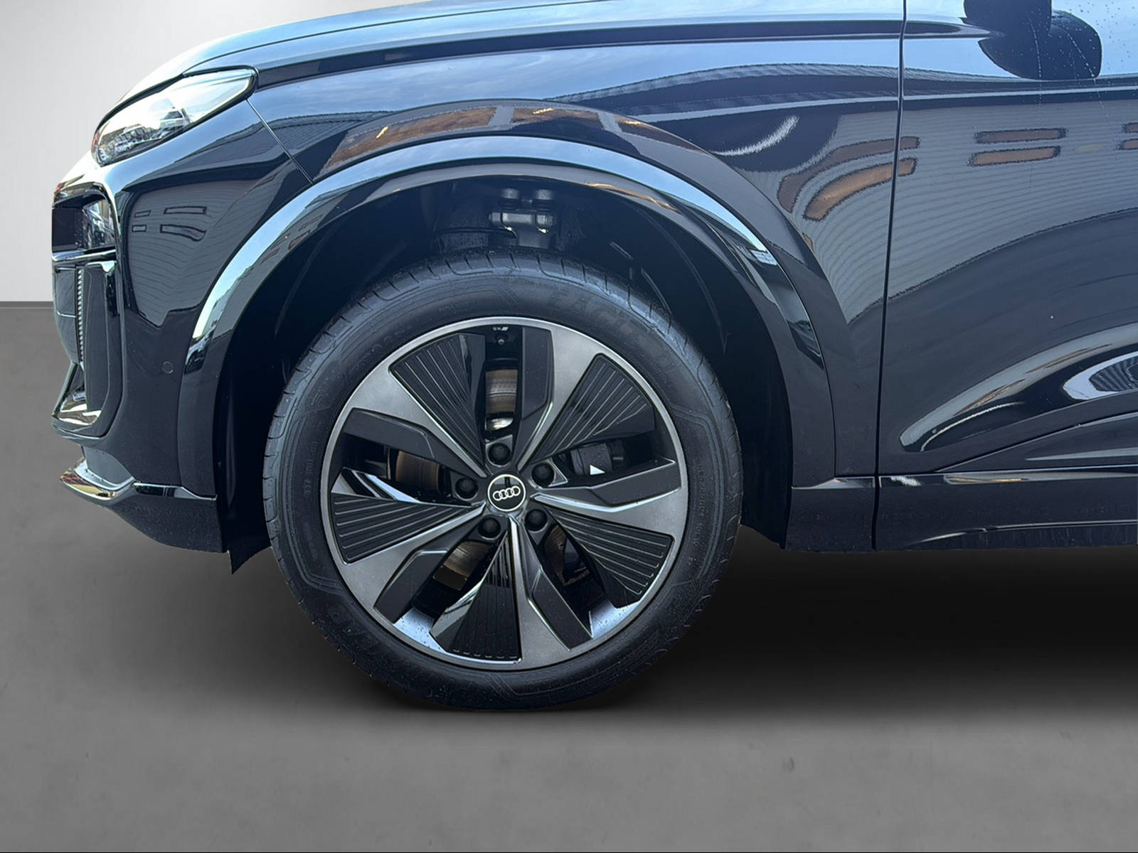 AUDI SQ6 SUV e-tron quattro 490PS/360kW BEV elektrisch-image-4