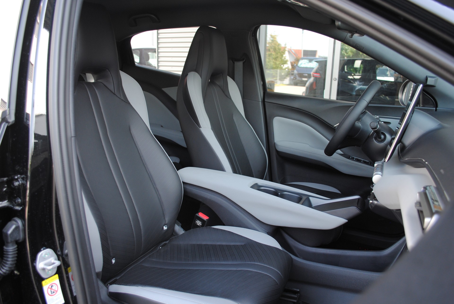 BYD Dolphin Surf 43 kWh Comfort-image-12