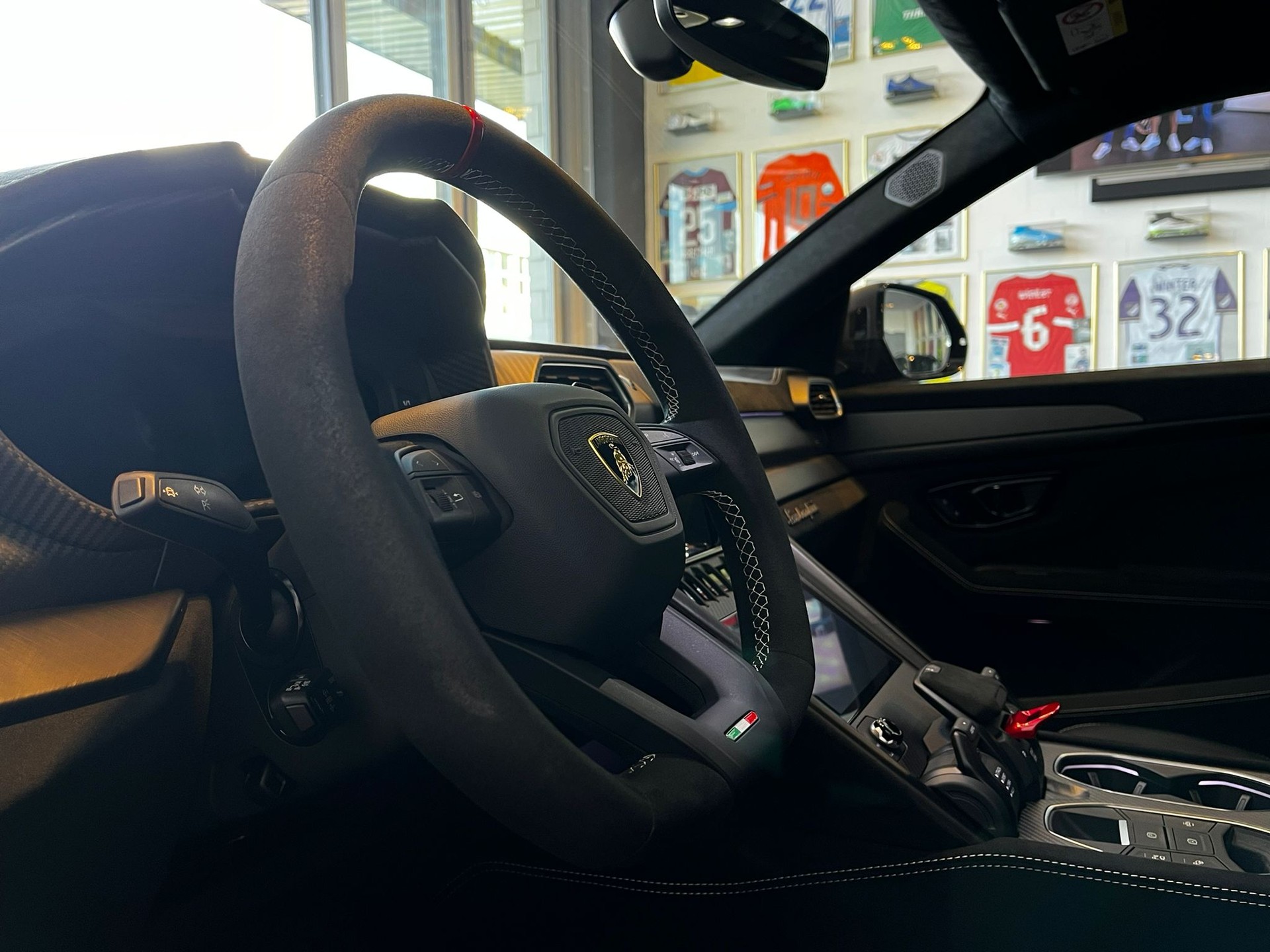 LAMBORGHINI Urus Performante-image-13