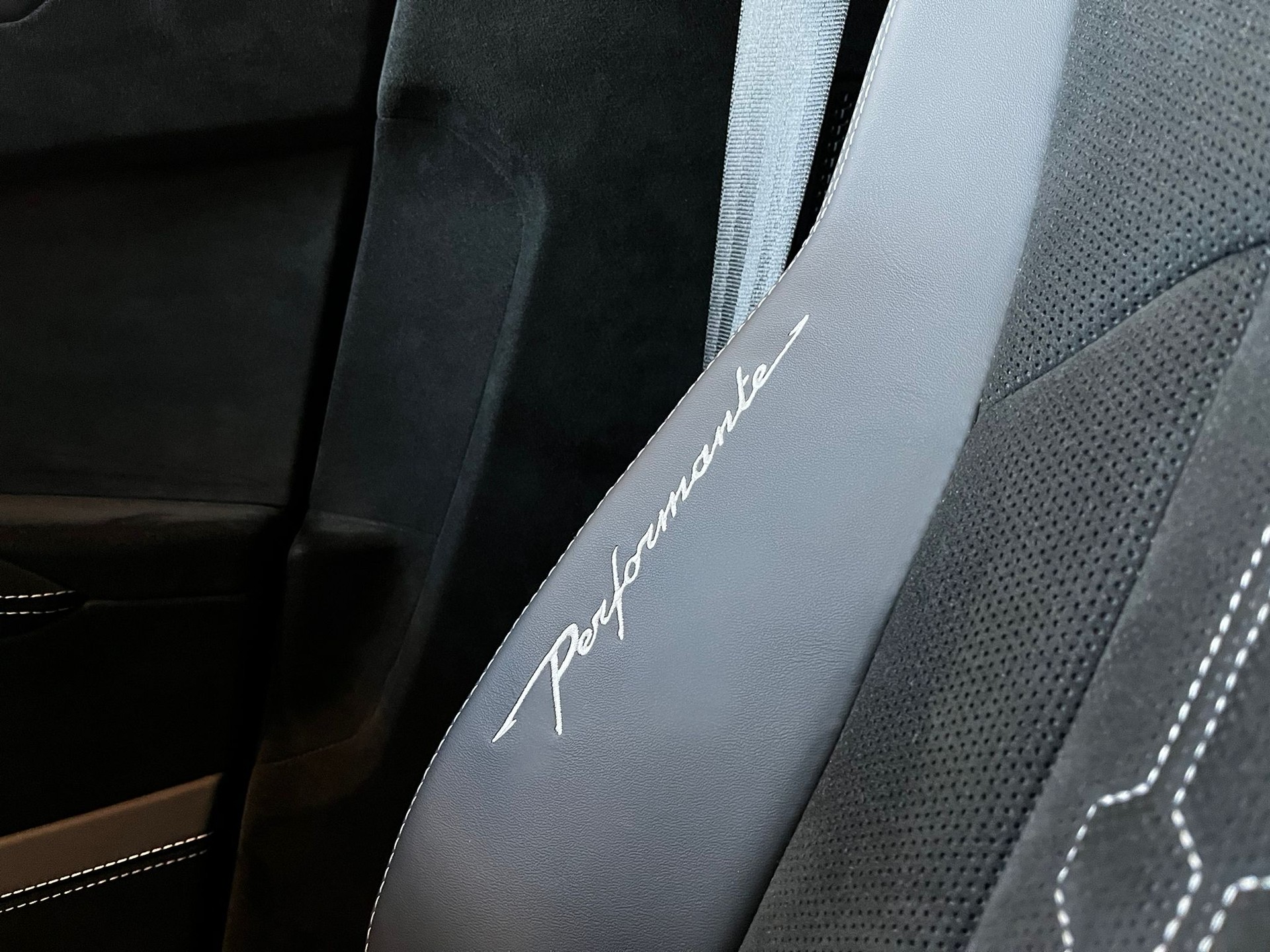 LAMBORGHINI Urus Performante-image-22