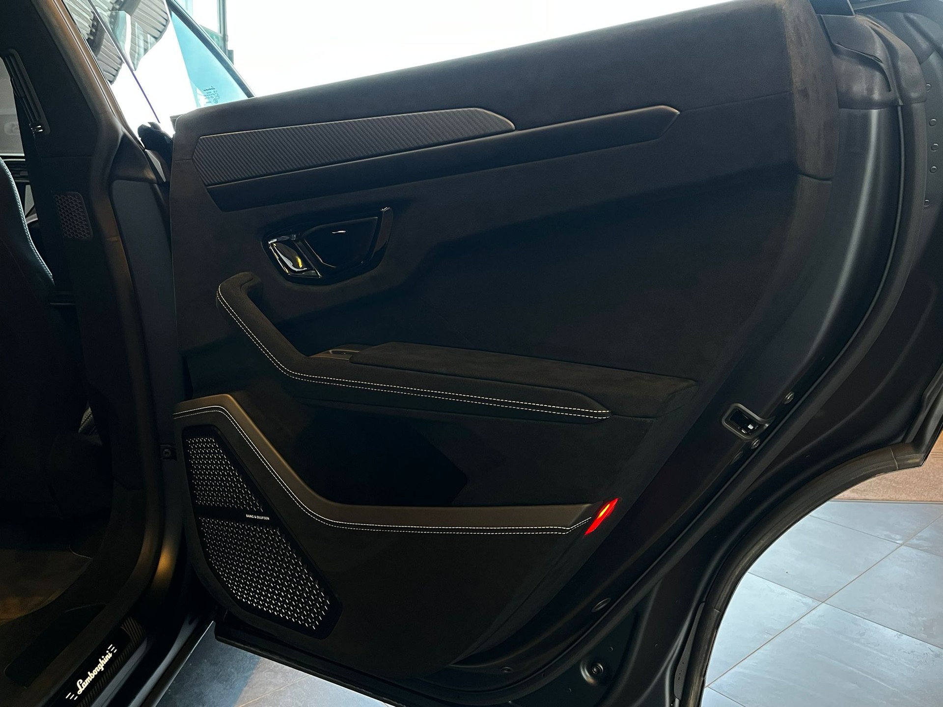 LAMBORGHINI Urus Performante-image-16
