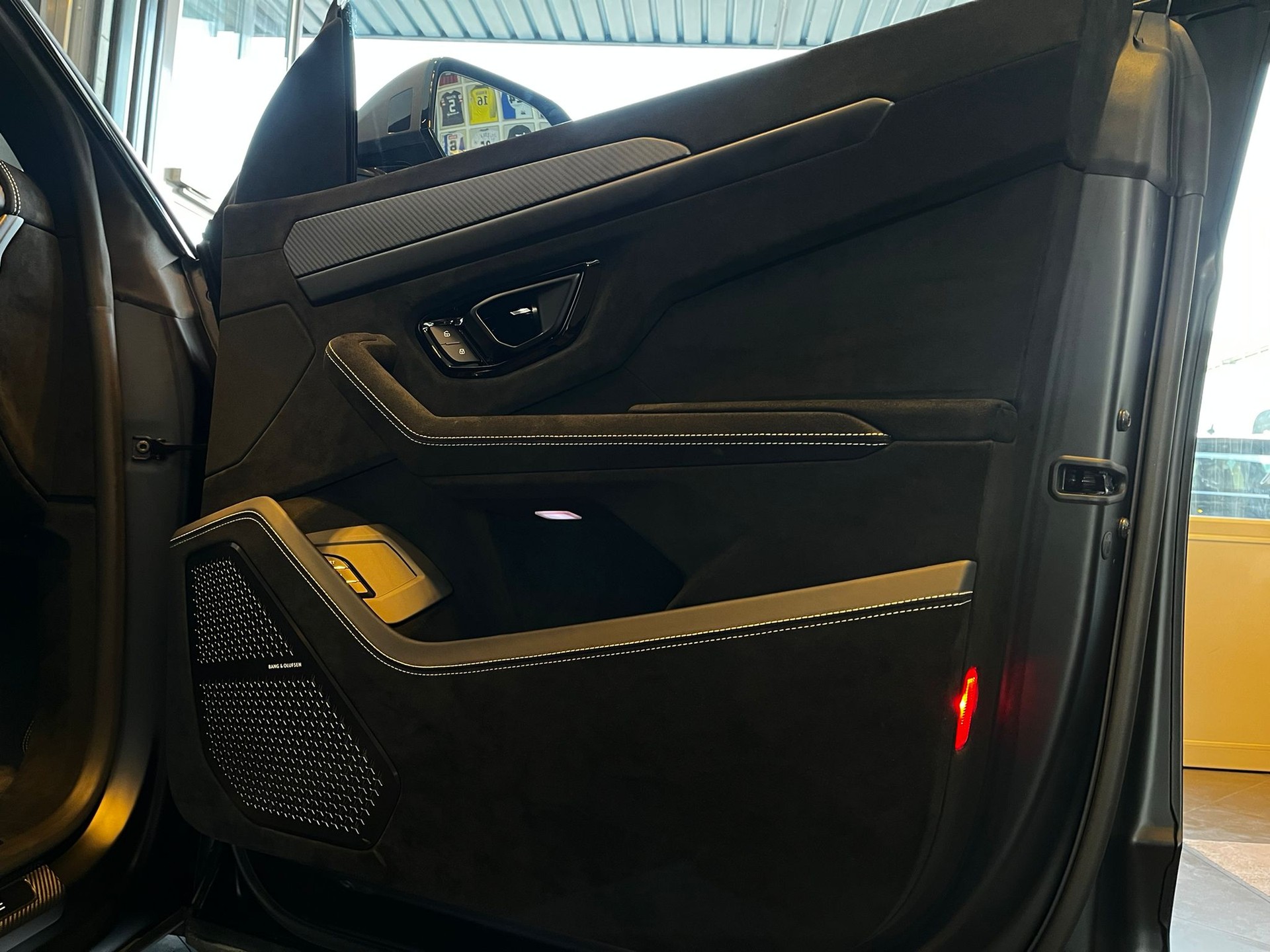 LAMBORGHINI Urus Performante-image-17