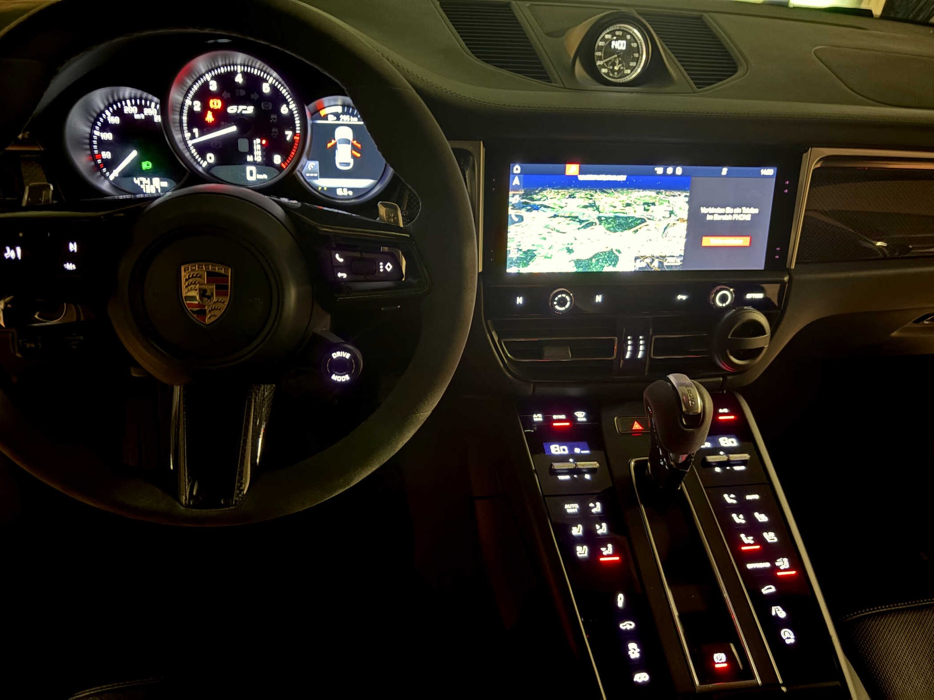 PORSCHE Macan GTS PDK CH Fz. mit Vollausstattung!-image-9