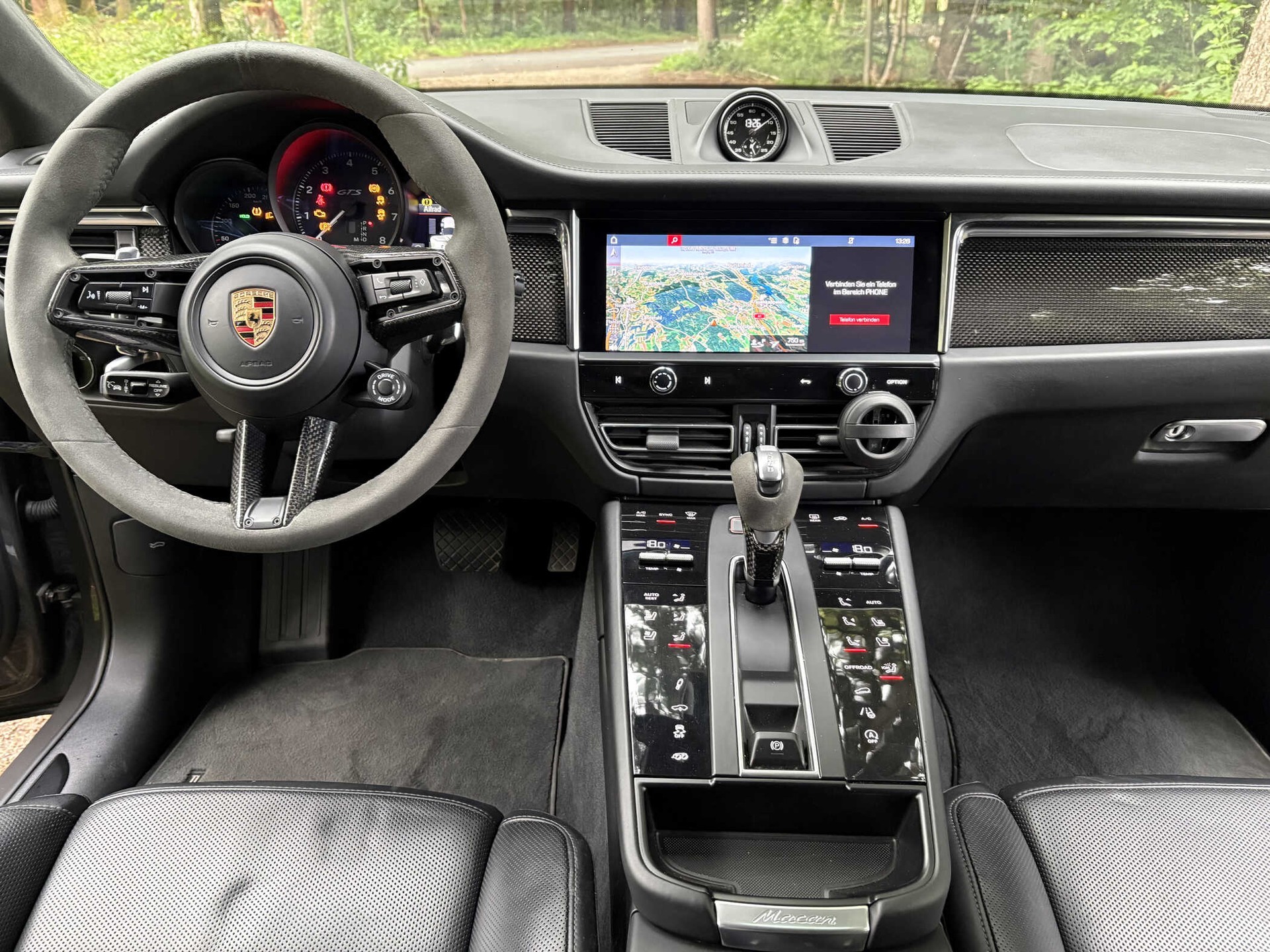 PORSCHE Macan GTS PDK CH Fz. mit Vollausstattung!-image-8