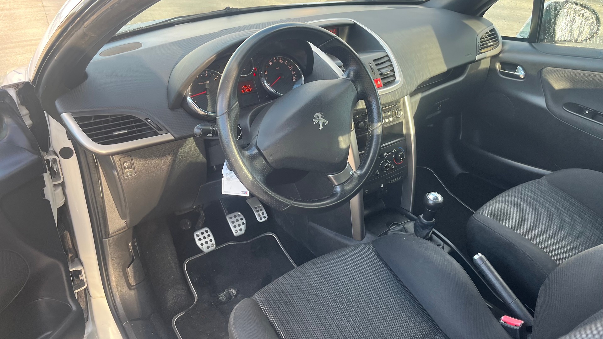 PEUGEOT 207 CC 1.6 16V Active-image-2