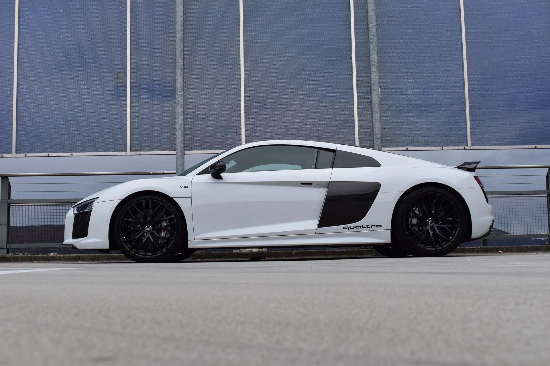 AUDI R8 COUPÉ 5.2 PLUS S-TRONIC CARBON l 611 PS-image-1