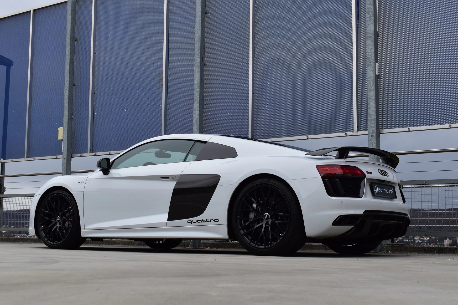 AUDI R8 COUPÉ 5.2 PLUS S-TRONIC CARBON l 611 PS-image-11