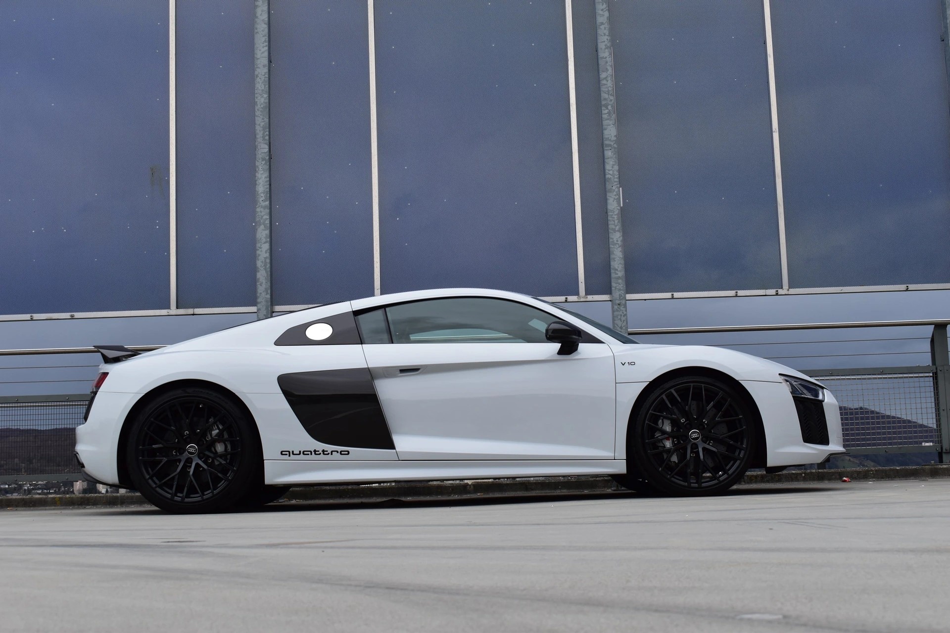 AUDI R8 COUPÉ 5.2 PLUS S-TRONIC CARBON l 611 PS-image-0