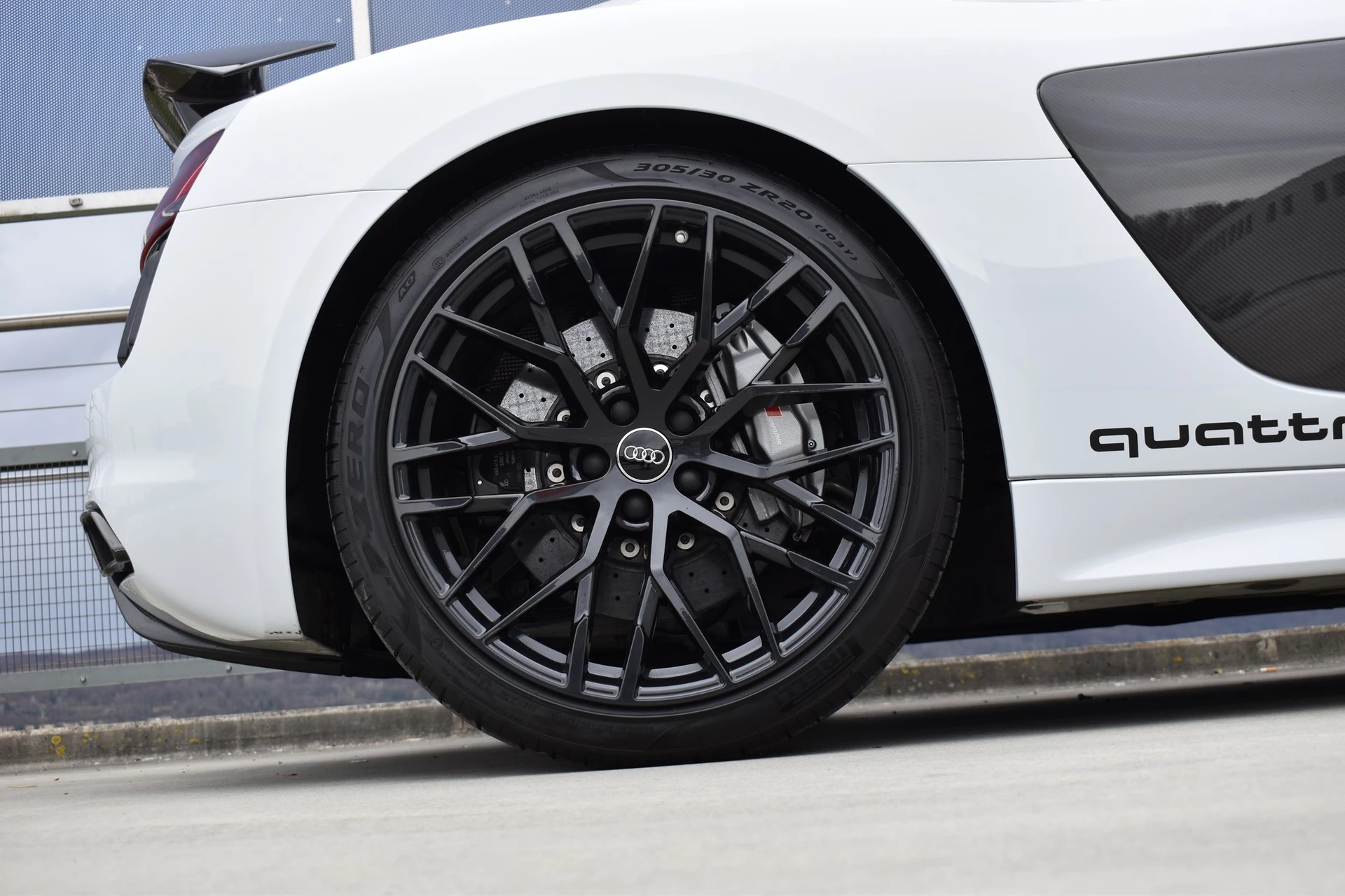 AUDI R8 COUPÉ 5.2 PLUS S-TRONIC CARBON l 611 PS-image-15