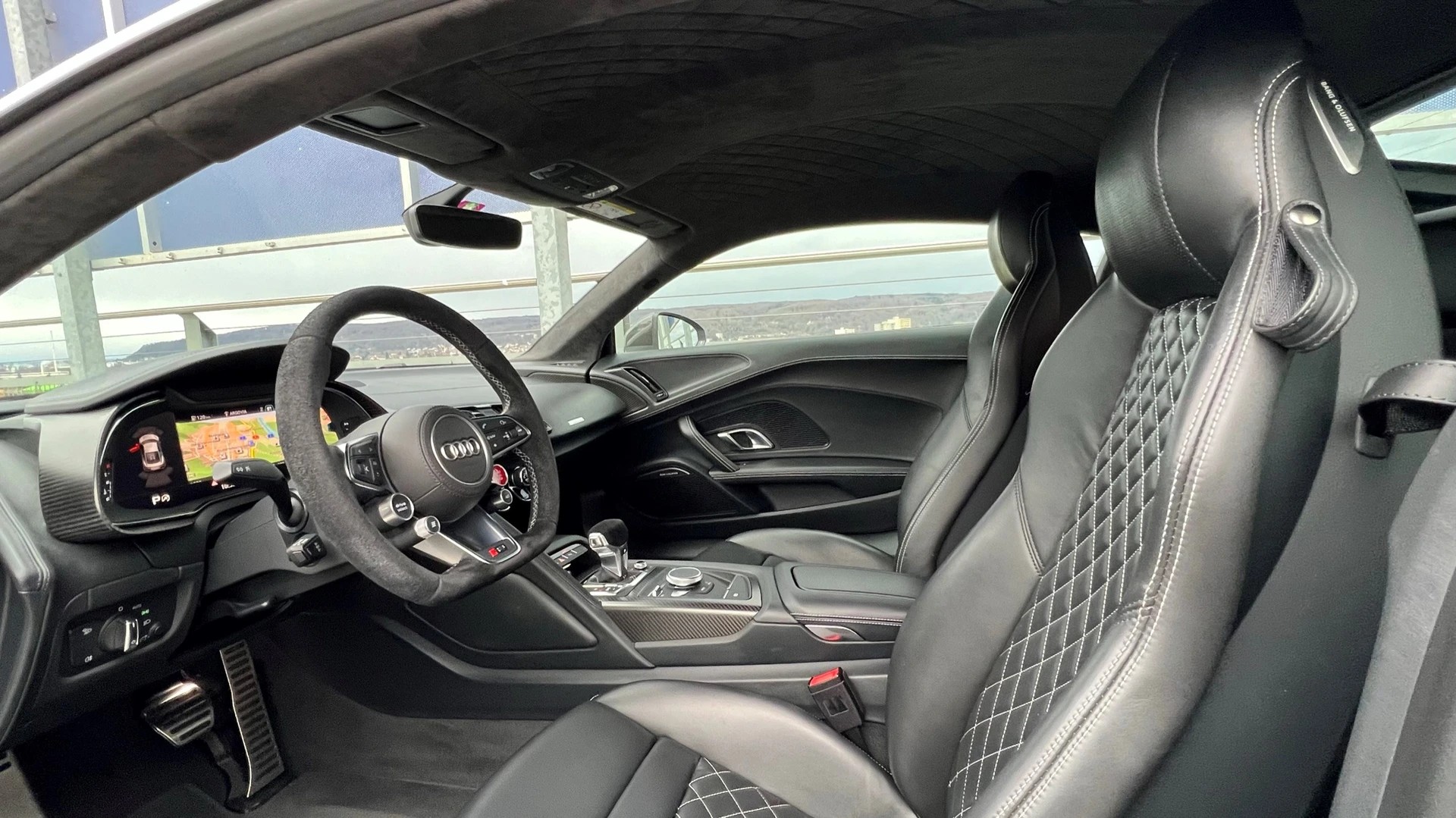 AUDI R8 COUPÉ 5.2 PLUS S-TRONIC CARBON l 611 PS-image-19