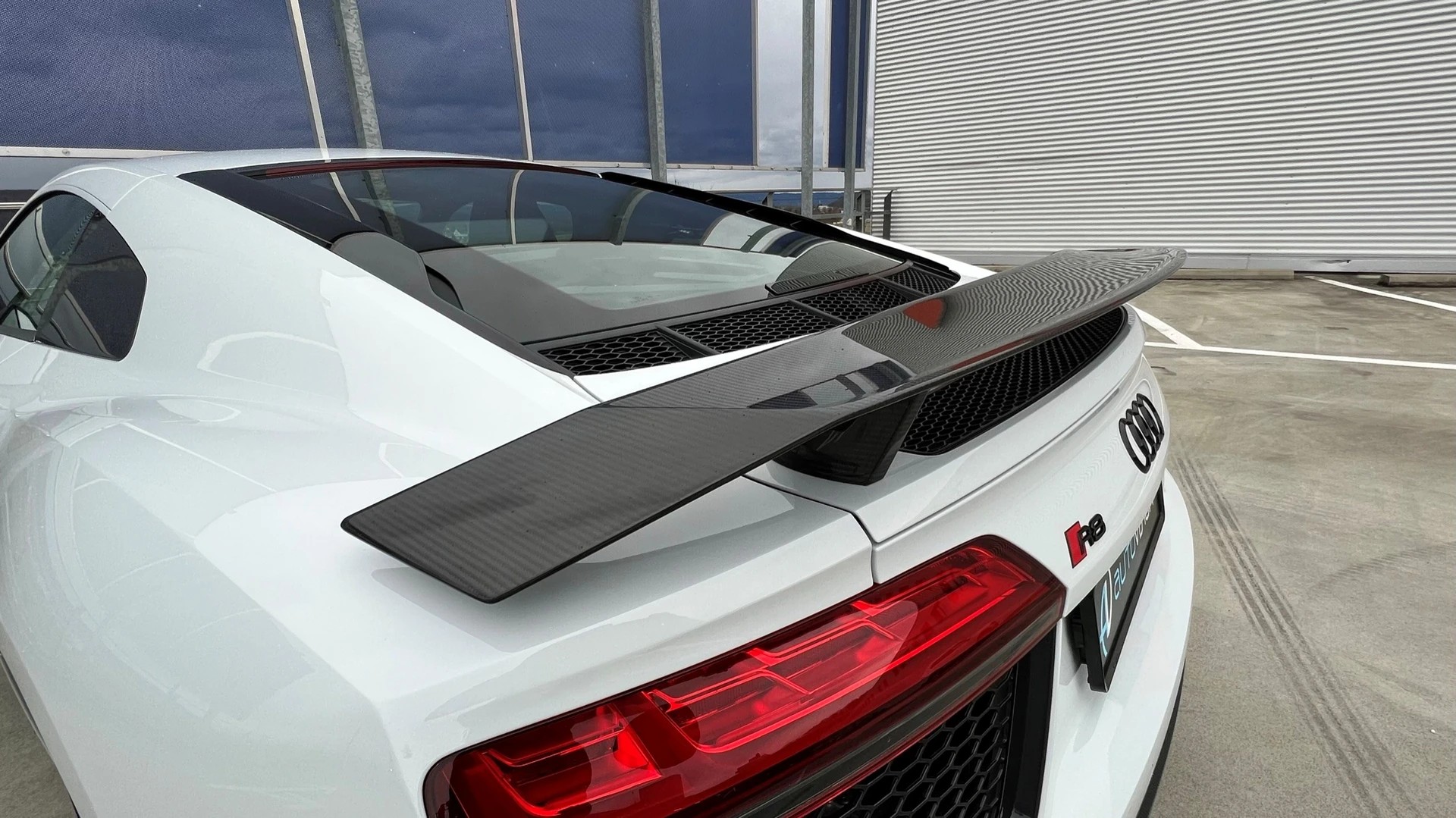 AUDI R8 COUPÉ 5.2 PLUS S-TRONIC CARBON l 611 PS-image-17