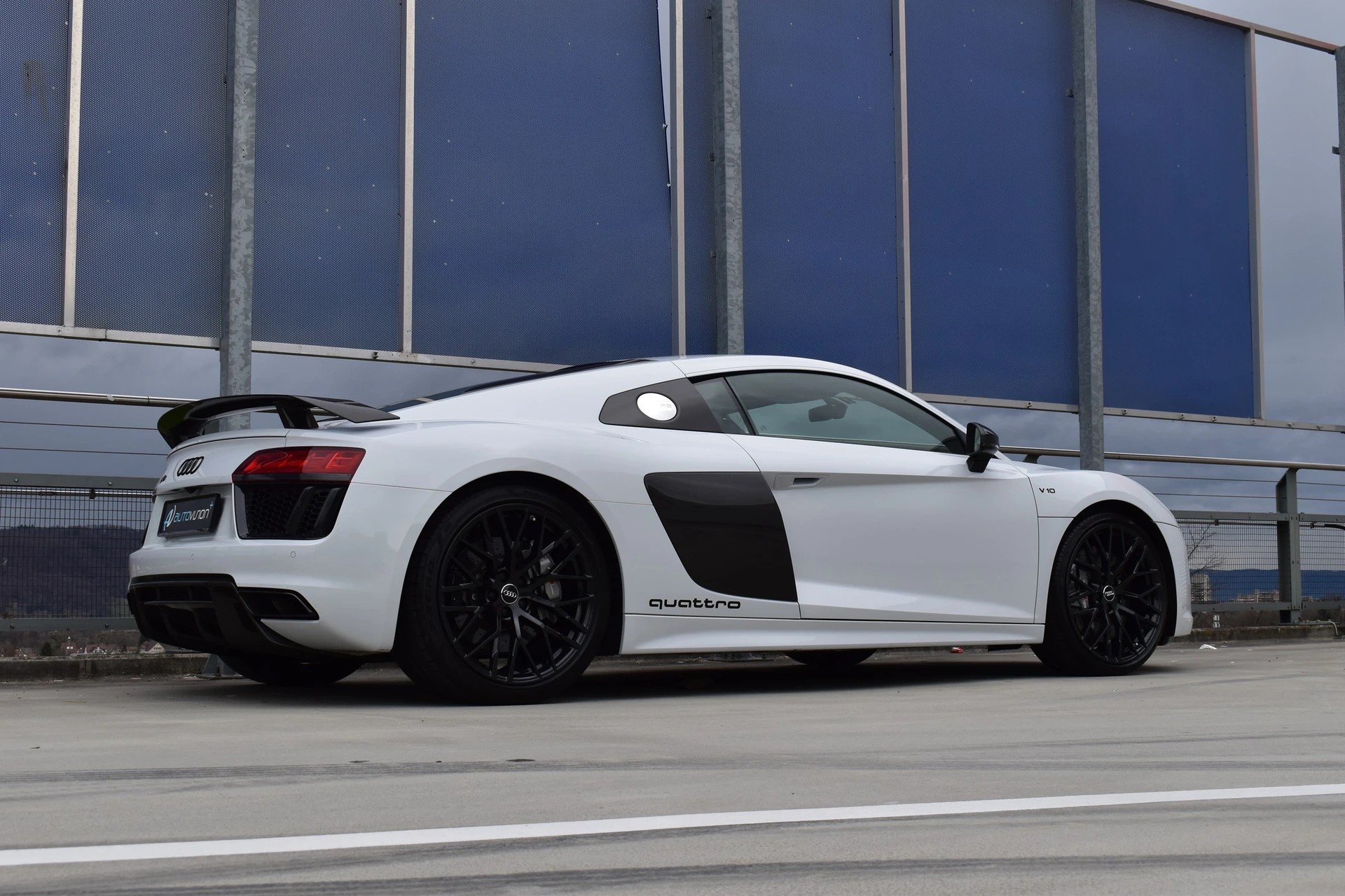 AUDI R8 COUPÉ 5.2 PLUS S-TRONIC CARBON l 611 PS-image-8