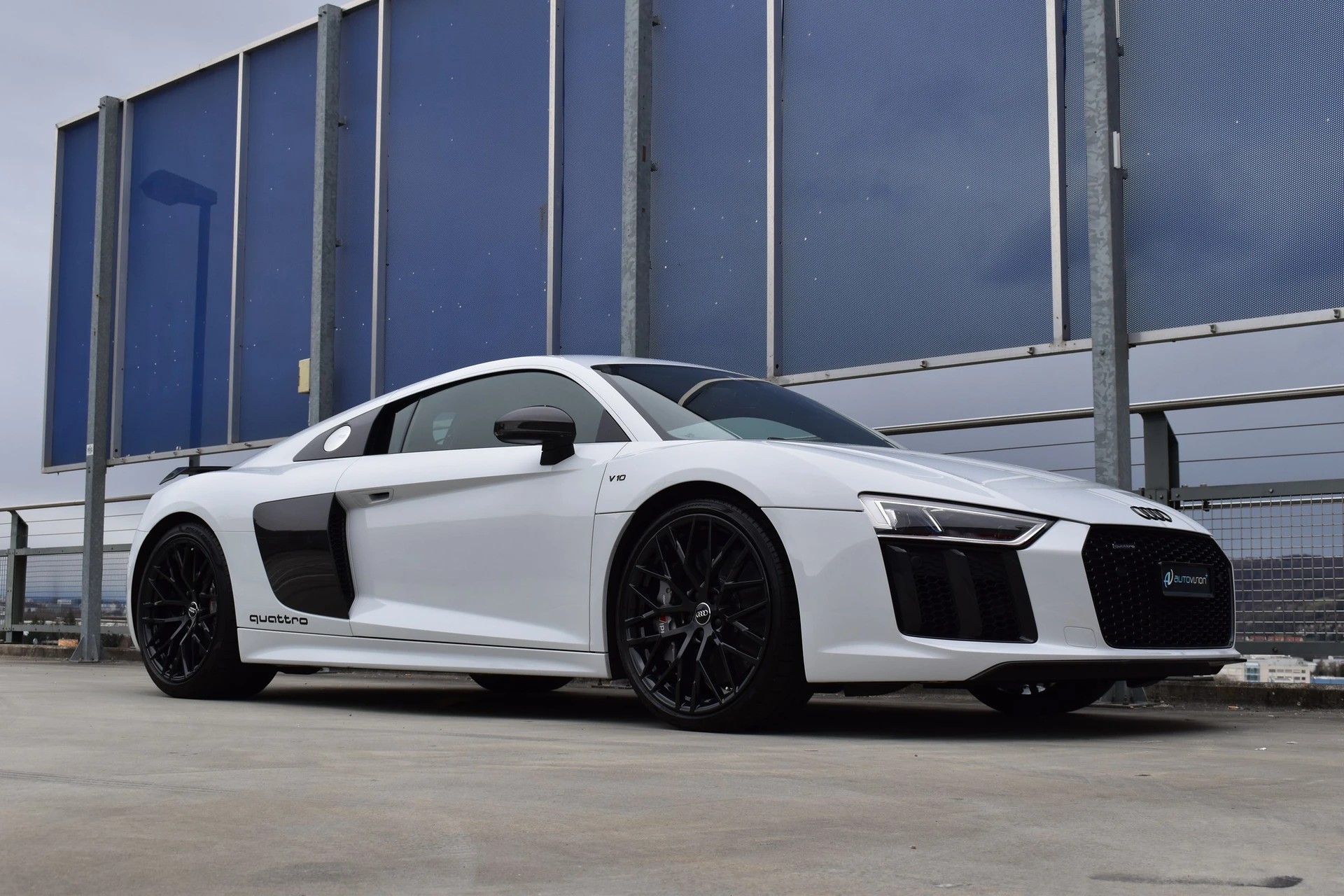 AUDI R8 COUPÉ 5.2 PLUS S-TRONIC CARBON l 611 PS-image-9
