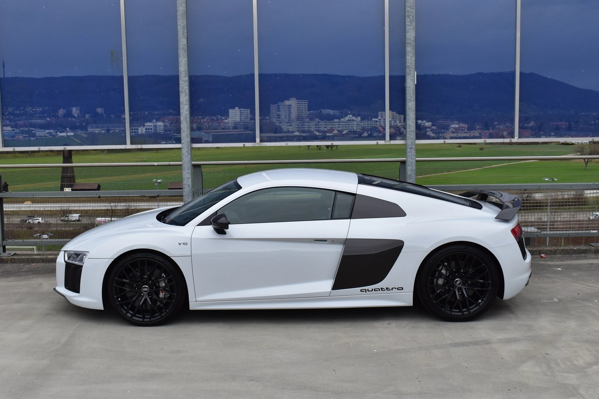 AUDI R8 COUPÉ 5.2 PLUS S-TRONIC CARBON l 611 PS-image-7