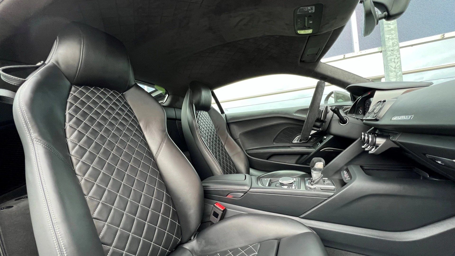 AUDI R8 COUPÉ 5.2 PLUS S-TRONIC CARBON l 611 PS-image-20