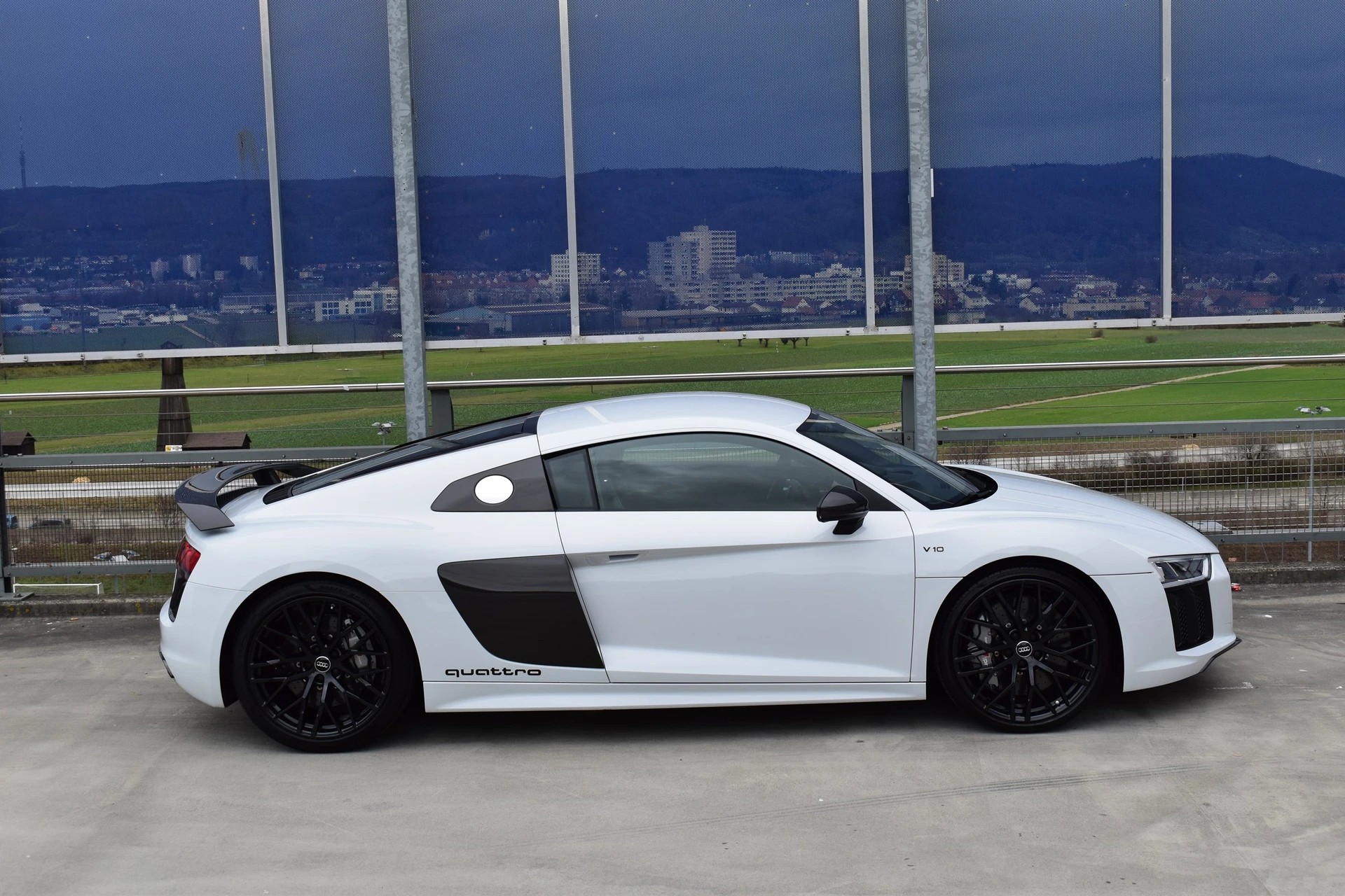 AUDI R8 COUPÉ 5.2 PLUS S-TRONIC CARBON l 611 PS-image-6