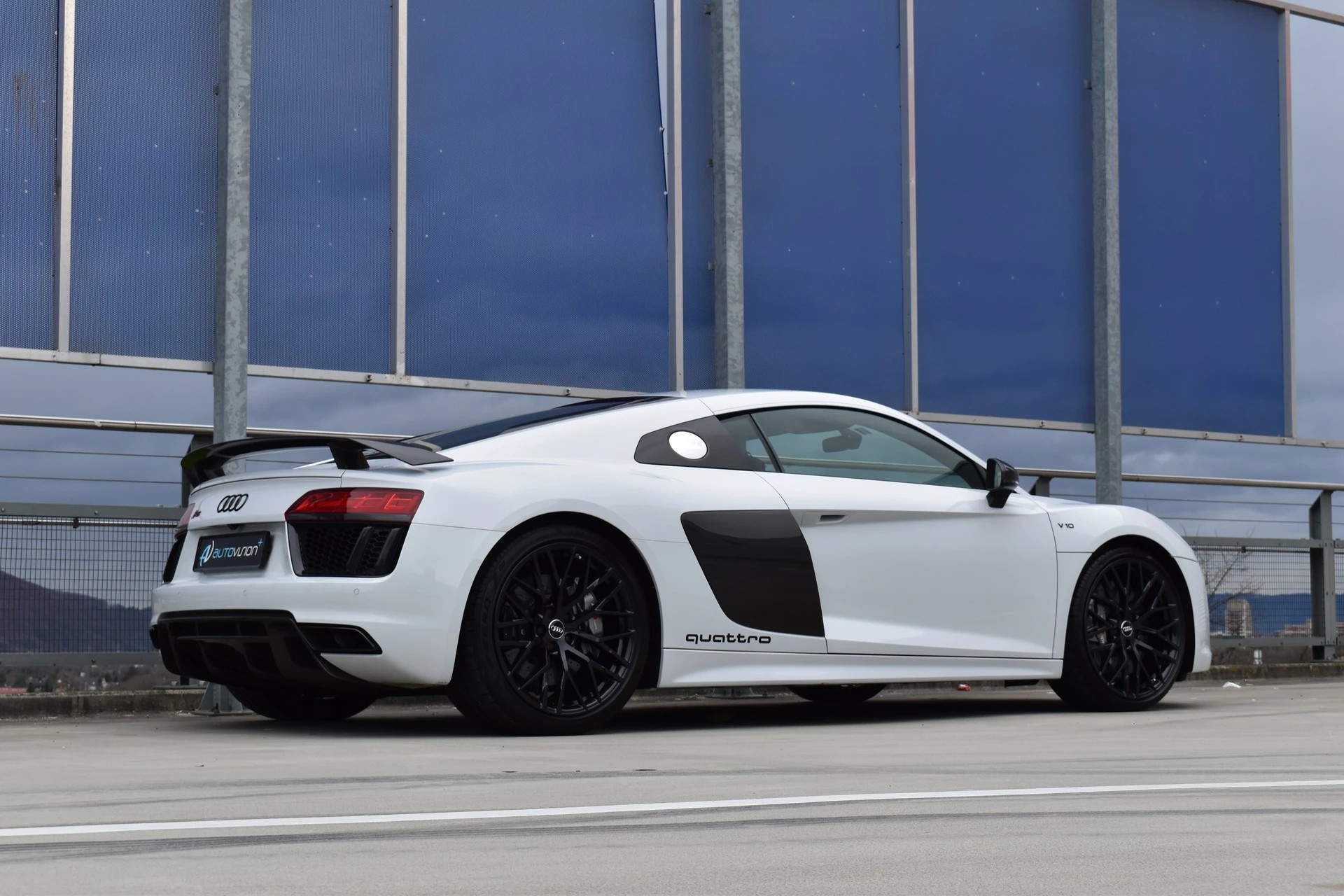 AUDI R8 COUPÉ 5.2 PLUS S-TRONIC CARBON l 611 PS-image-10