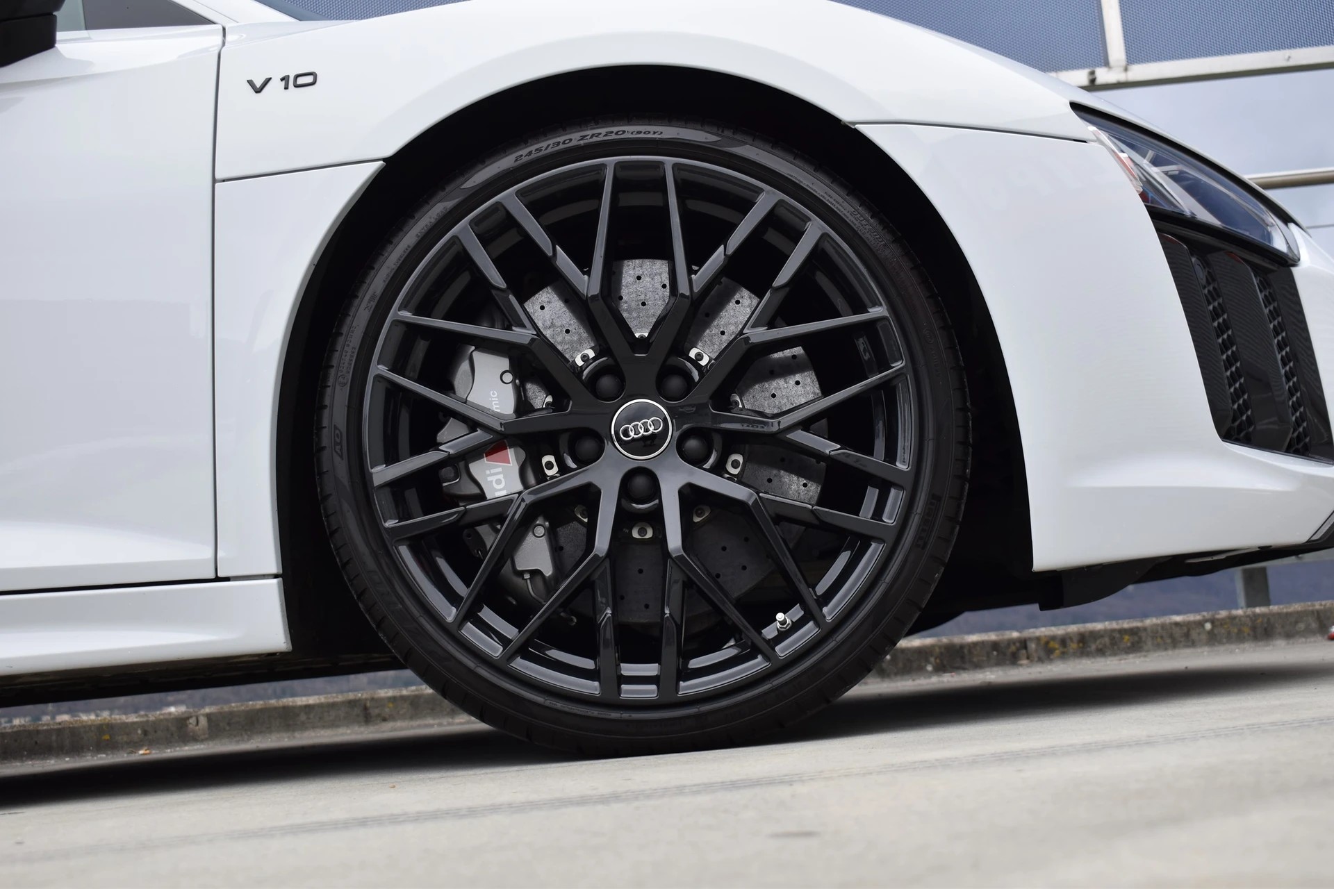 AUDI R8 COUPÉ 5.2 PLUS S-TRONIC CARBON l 611 PS-image-14
