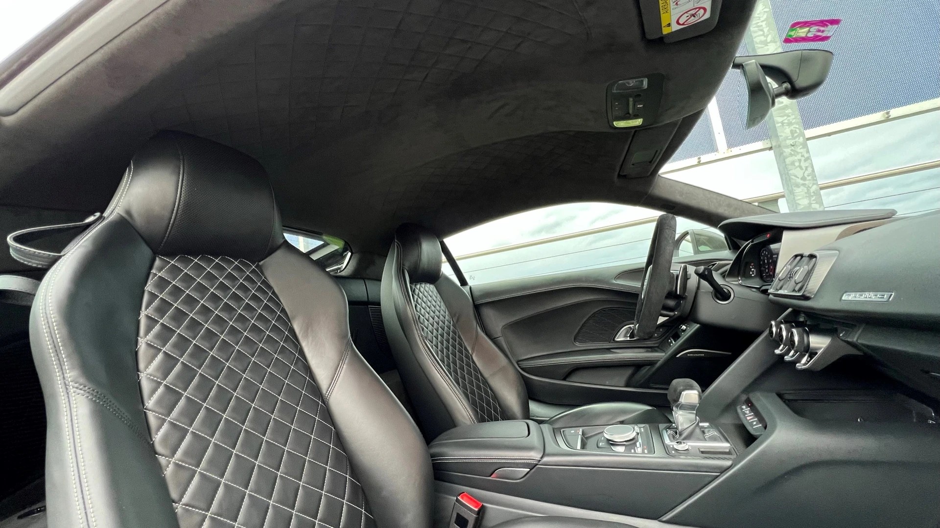 AUDI R8 COUPÉ 5.2 PLUS S-TRONIC CARBON l 611 PS-image-24